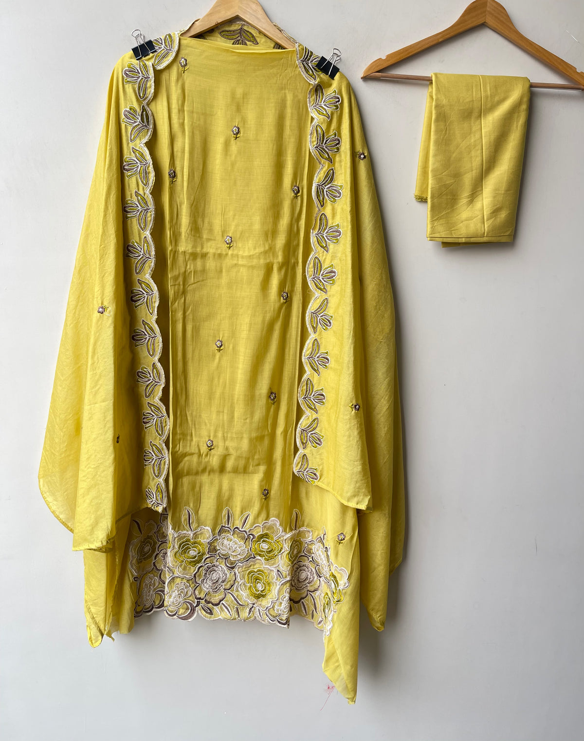 Pure Mul Chanderi Resham Embroidered Scalping Unstitched Suit Set