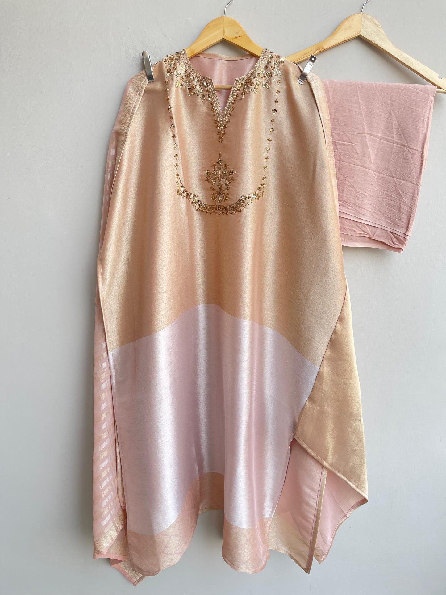 Self shimmer jiraffe silk unstitched ladies suit Rc18484