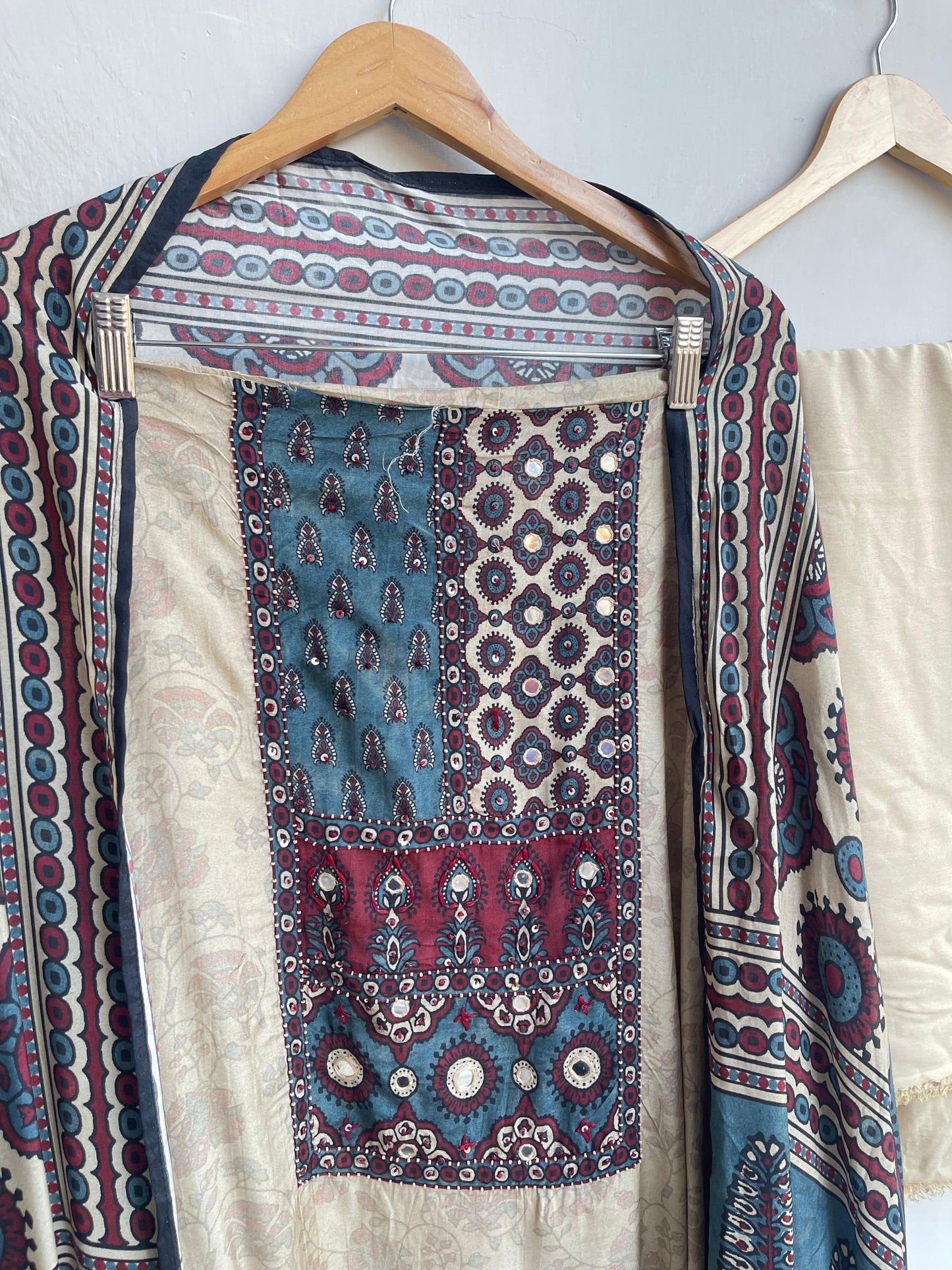 Self muslin unstitched ladies suit Rc18504