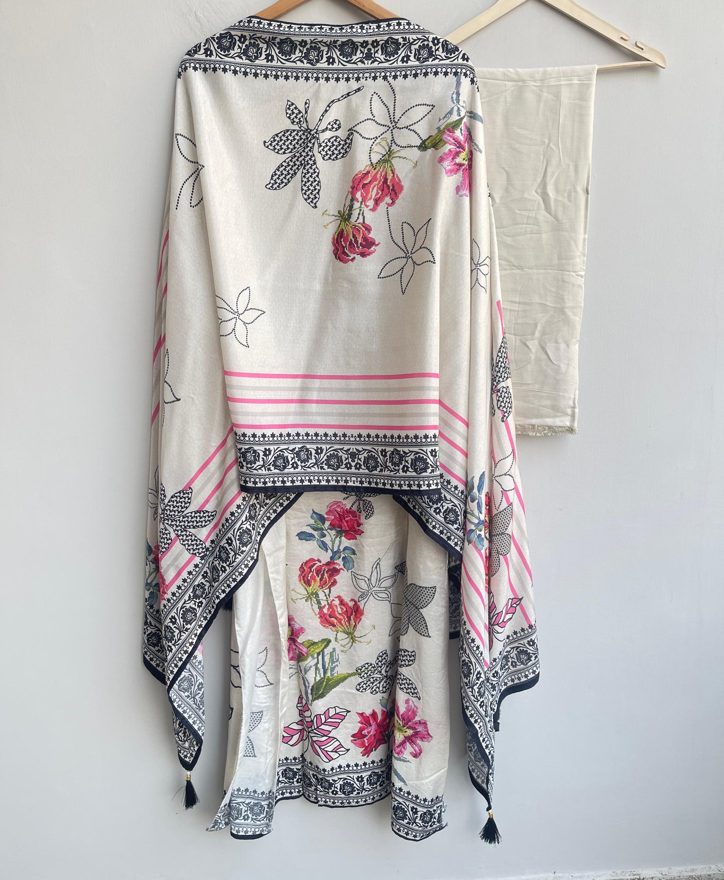 Muslin Printed Unstitched Ladies Suit RC-18320 – view 3