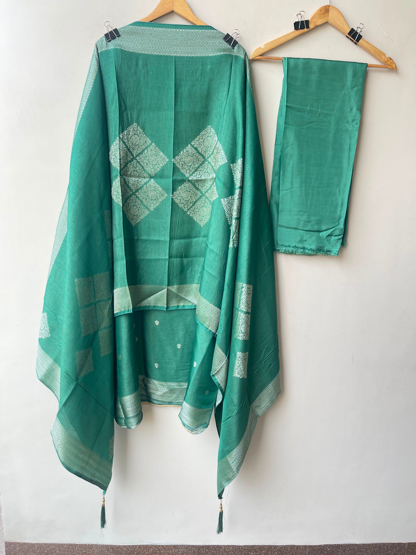Fine Banarasi shimmer silk unstitched ladies suit Rc19267 (a)