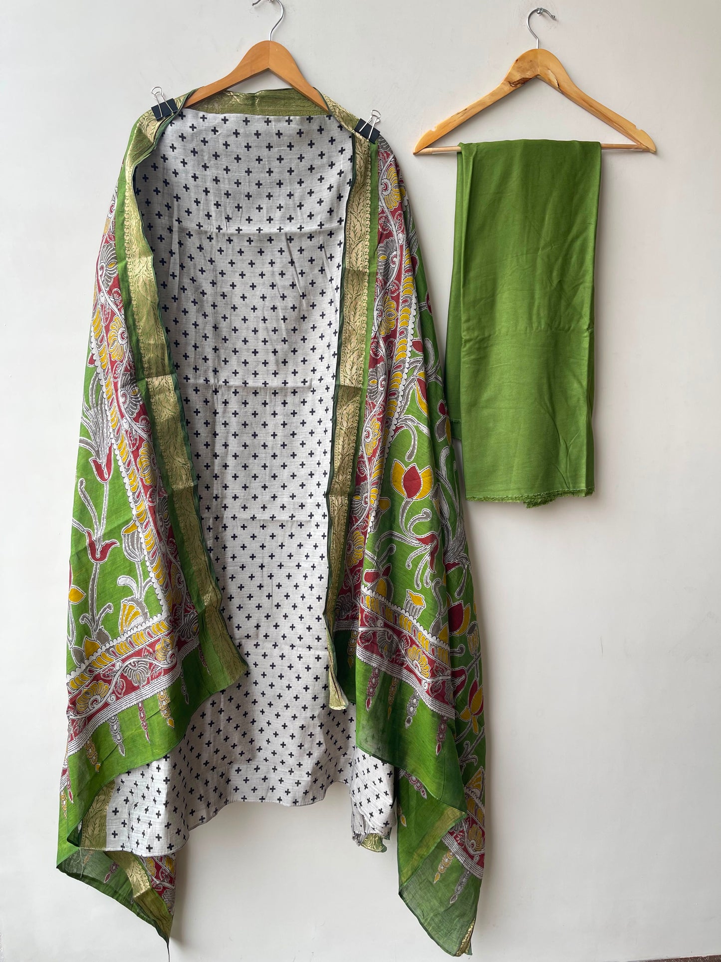 Mul chanderi printed unstitched ladies suit Rc18996