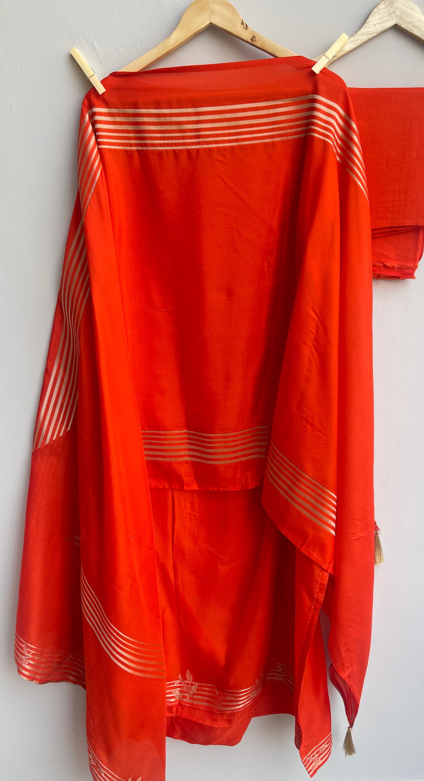 Banarasi tassar silk unstitched ladies suit Rc17905 (b)