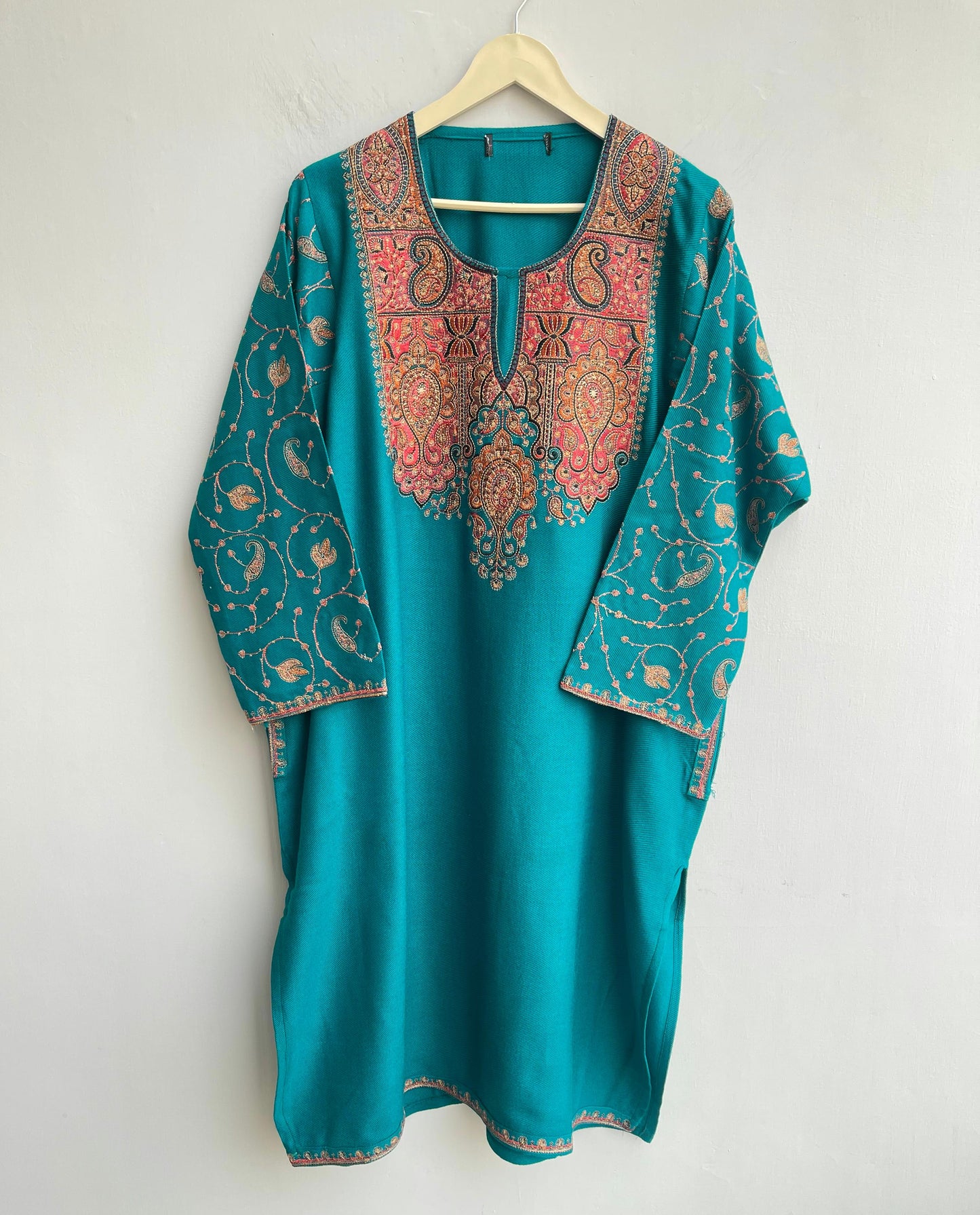 Kashmiri pheron readymade ladies kurta Rc18183