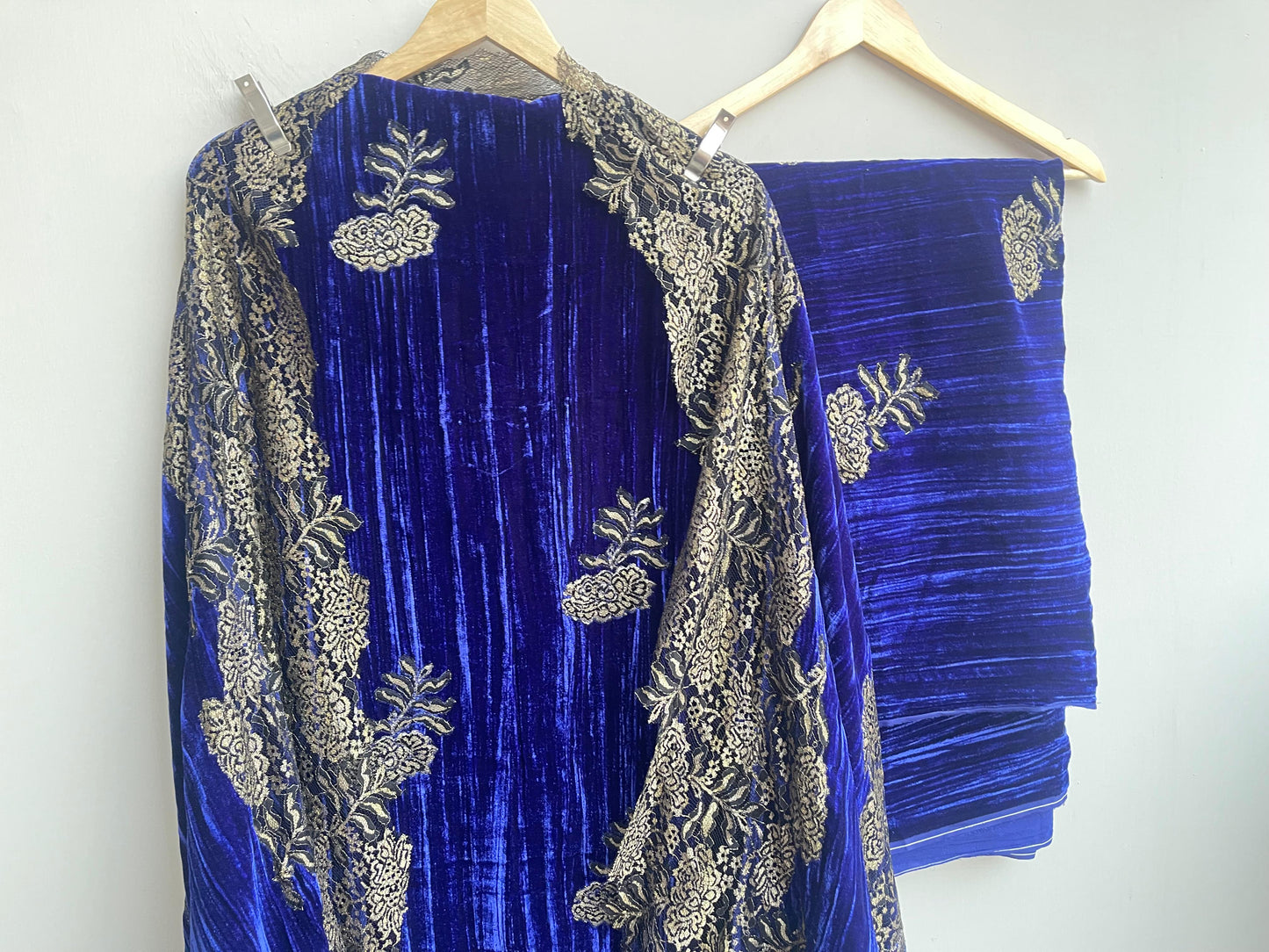 Micra crushed velvet unstitched ladies suit Rc18274