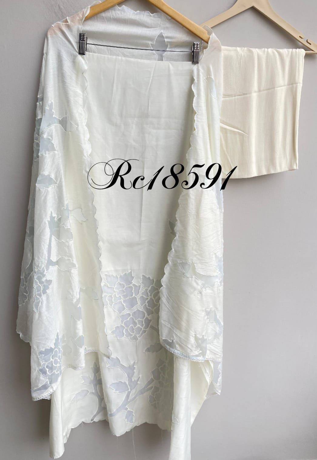 Soft mul chanderi unstitched ladies suit Rc18591