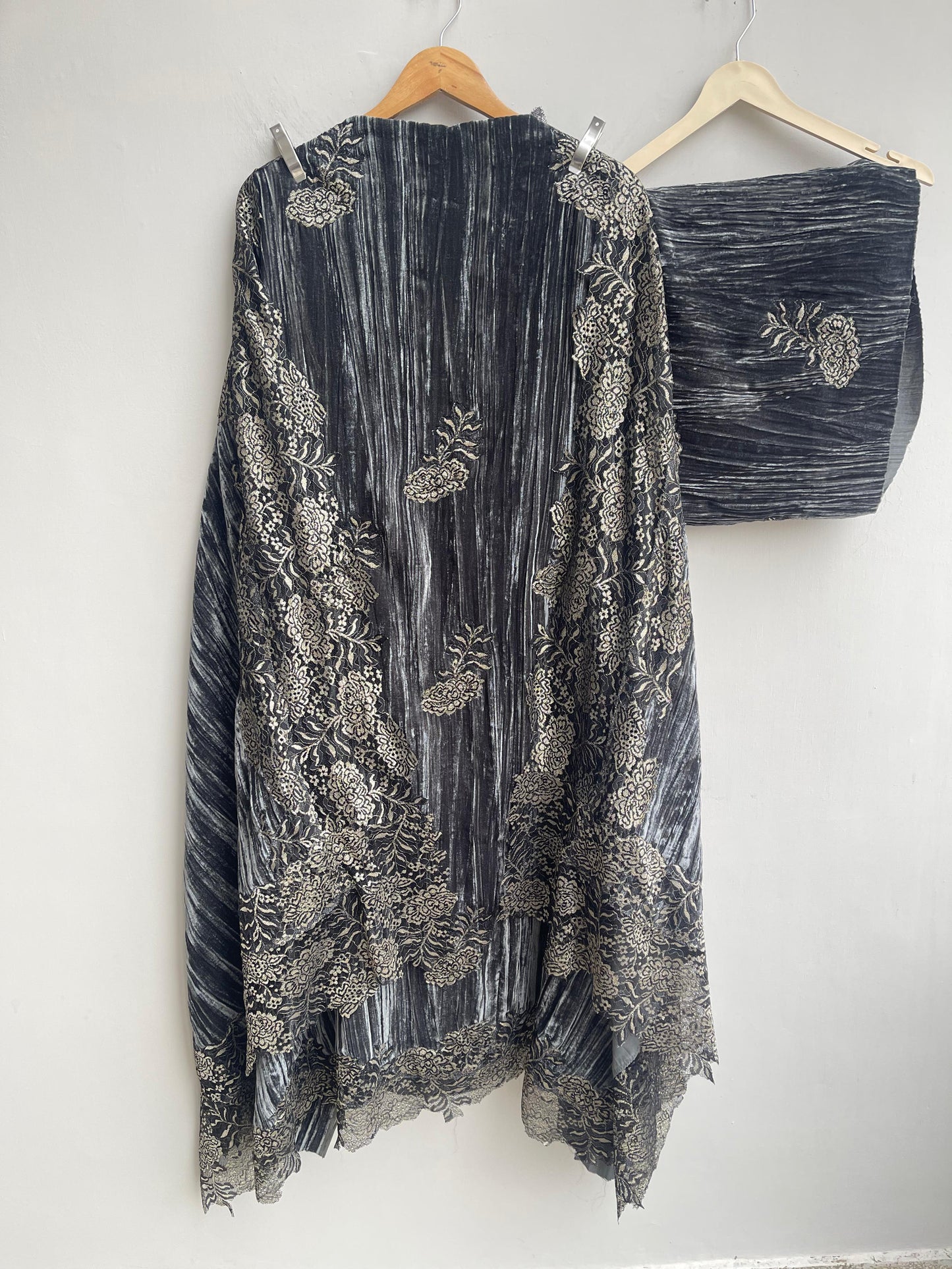 Micra crushed velvet unstitched ladies suit Rc18295