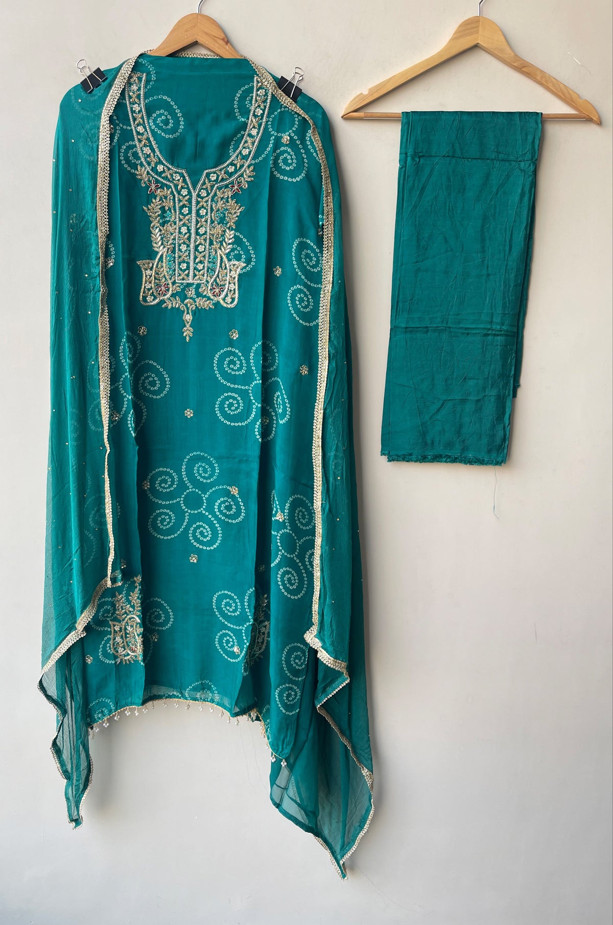 Premium Bandani Printed Organza Unstitched 3 Pcs Designer Suit Set
