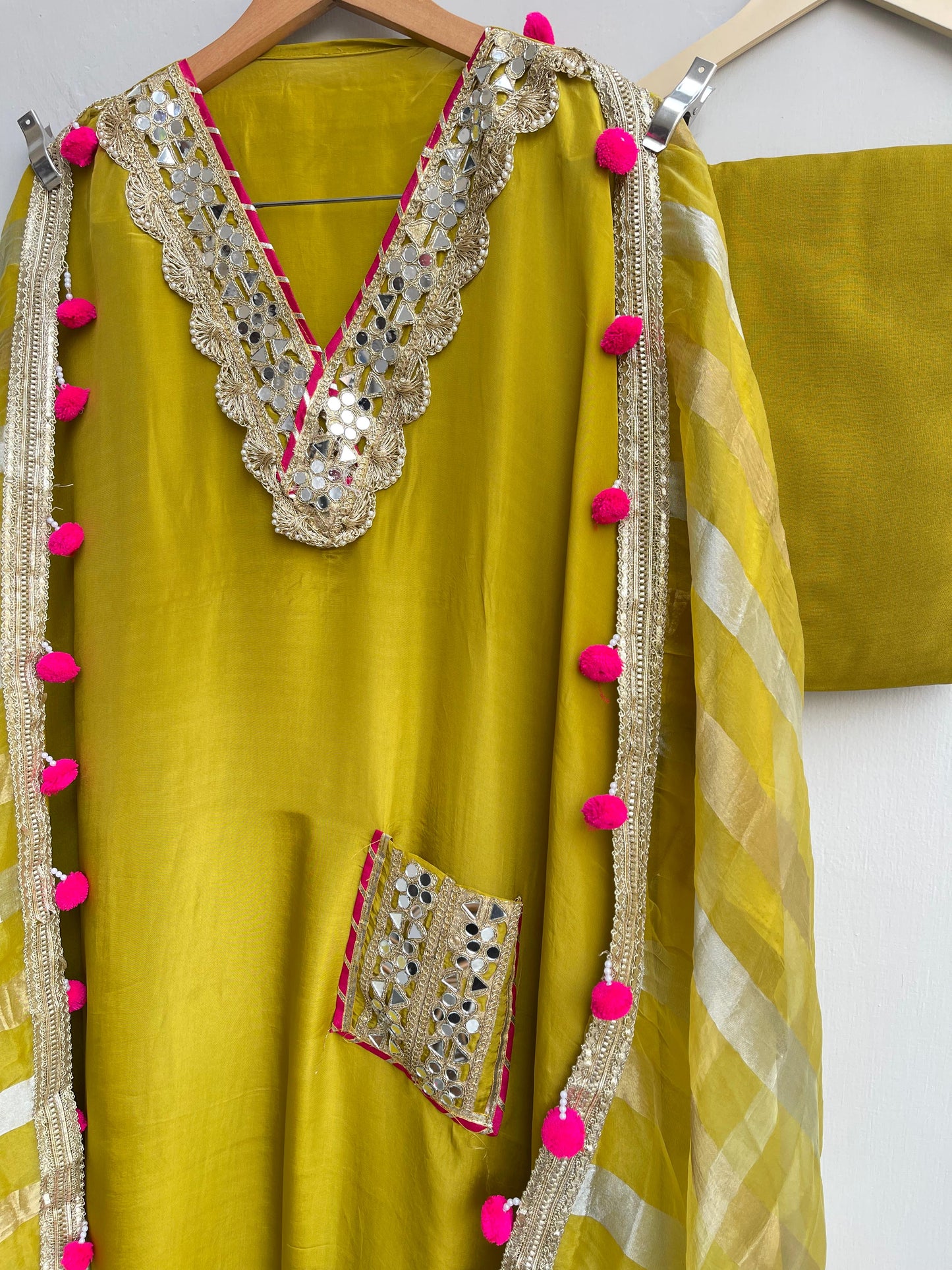 Satin crepe unstitched ladies suit Rc17946