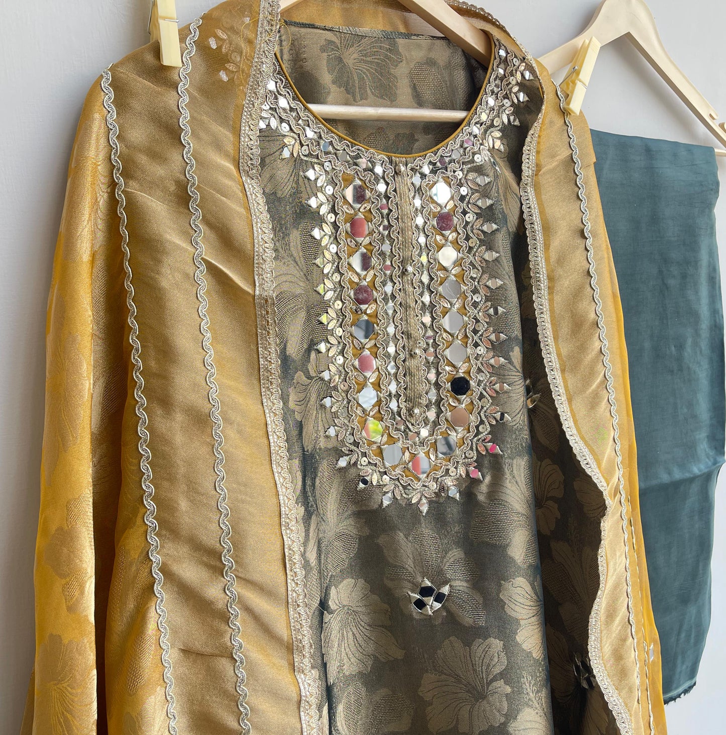 Shimmer silk unstitched ladies suit Rc17923 (a)