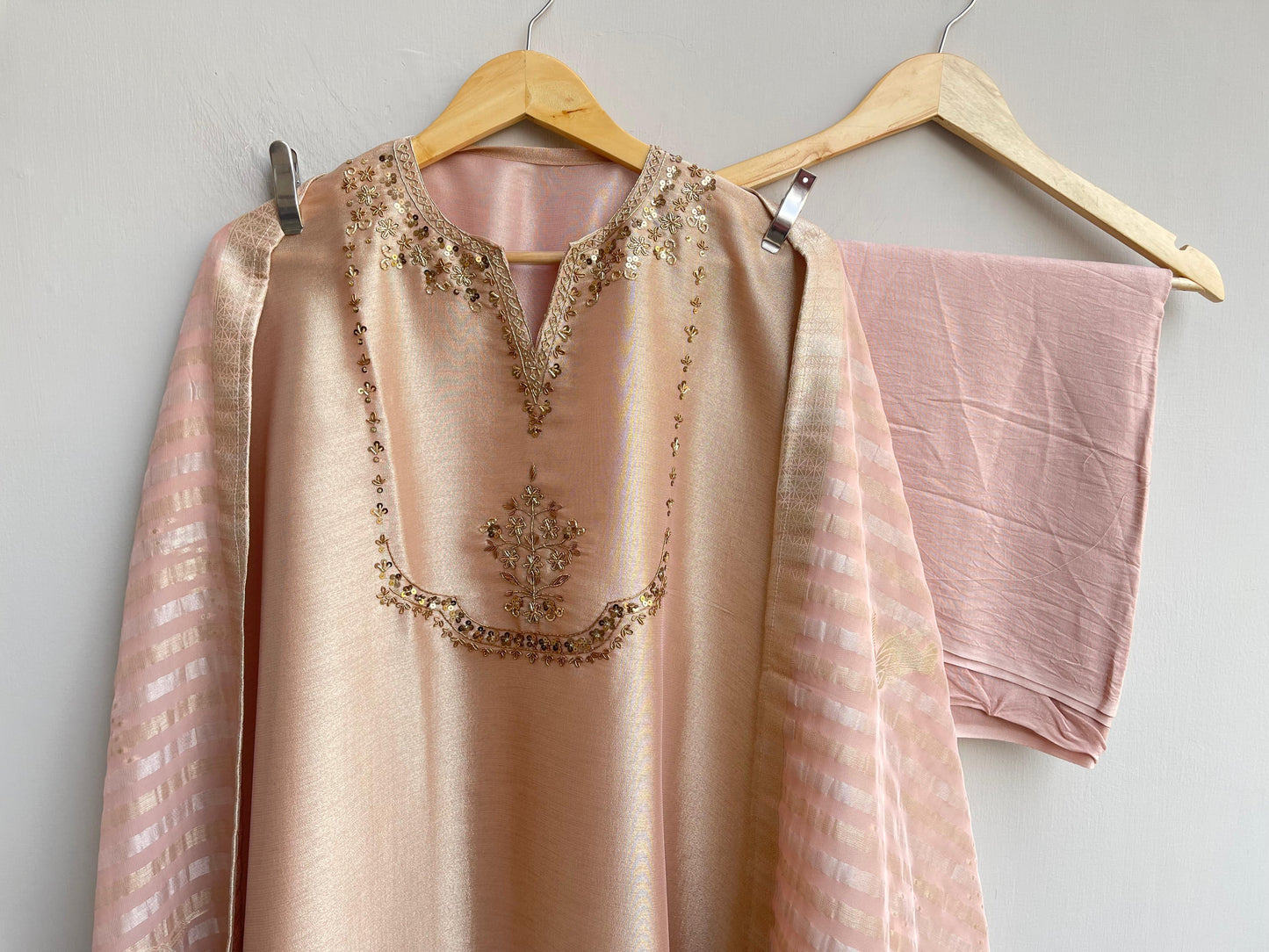 Self shimmer jiraffe silk unstitched ladies suit Rc18484