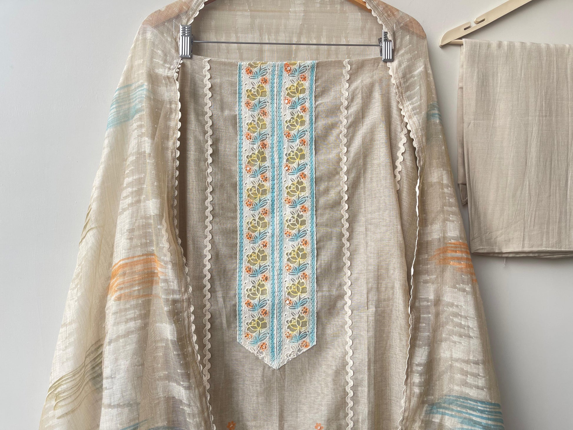 Mul Chanderi Unstitched Ladies Suit RC-18641 – view 3