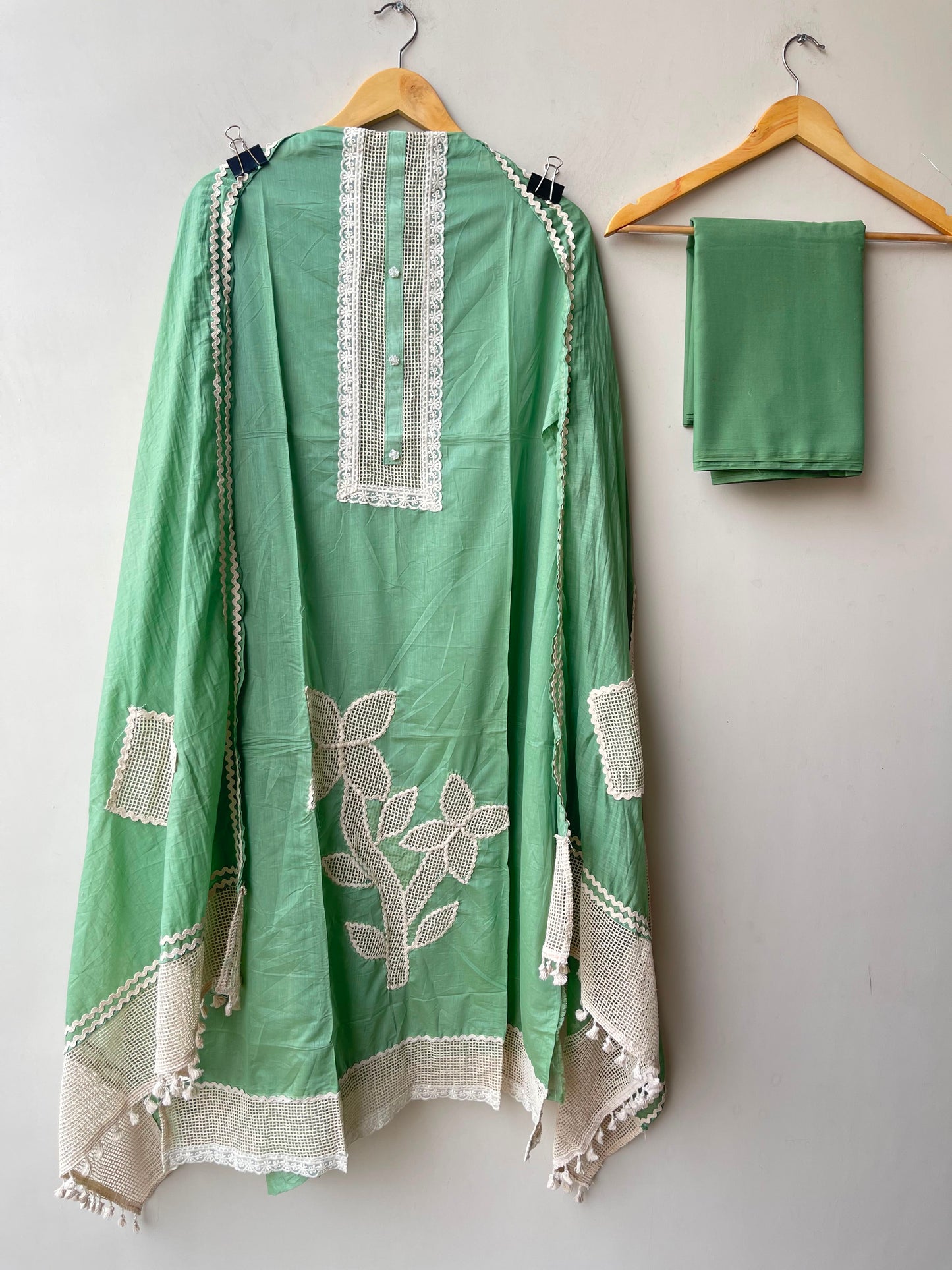 Mul chanderi applique work unstitched ladies suit Rc19172 (b)