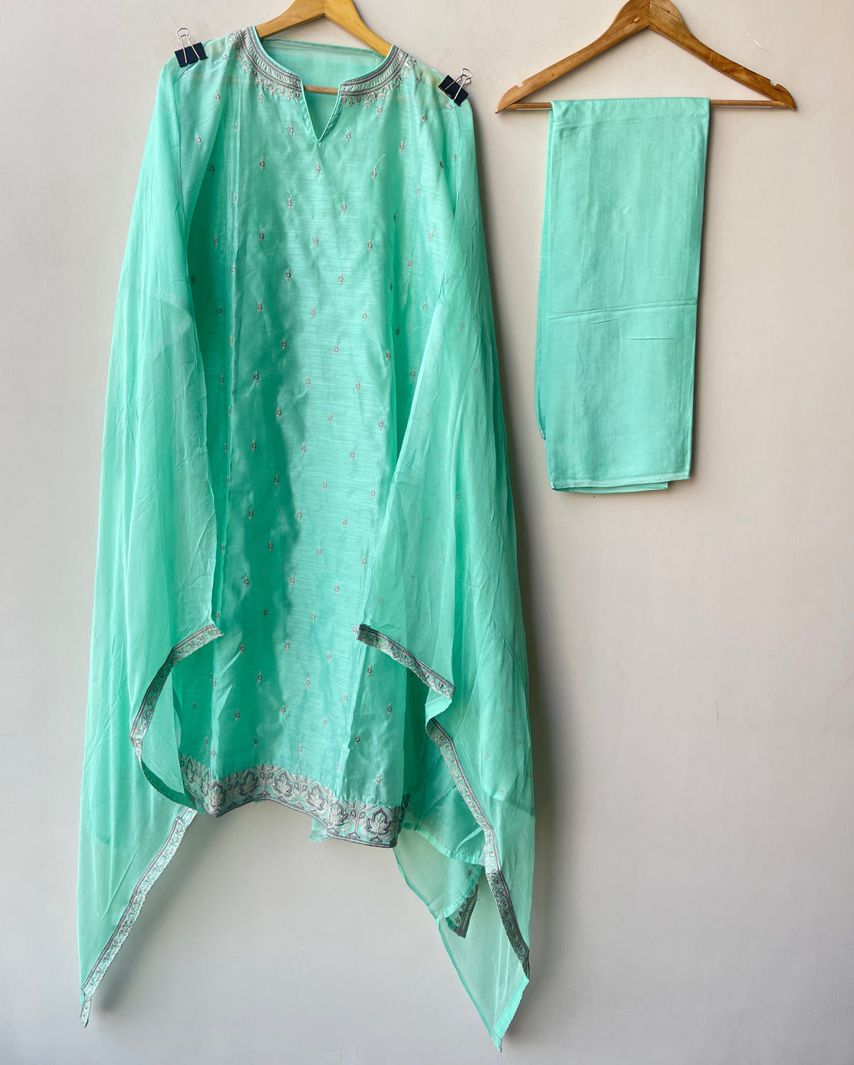 Elegant Mul Chanderi Embroidered Unstitched Suit Set