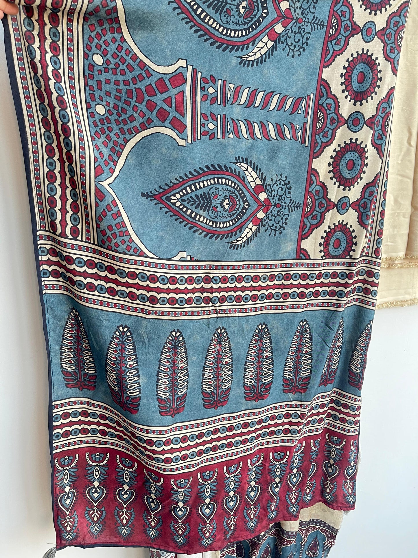 Self muslin unstitched ladies suit Rc18504