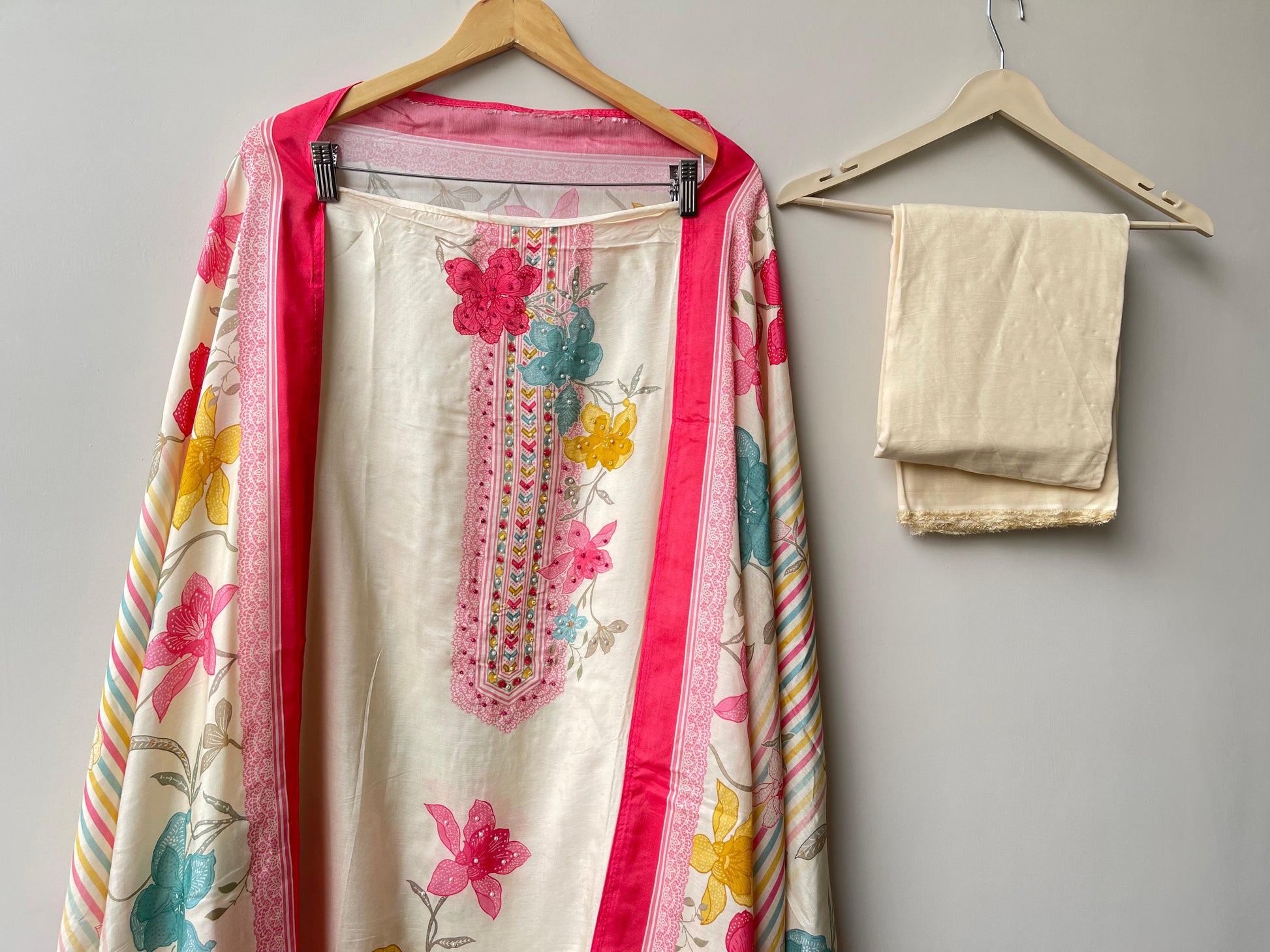 Muslin Printed Unstitched Ladies Suit RC-18647