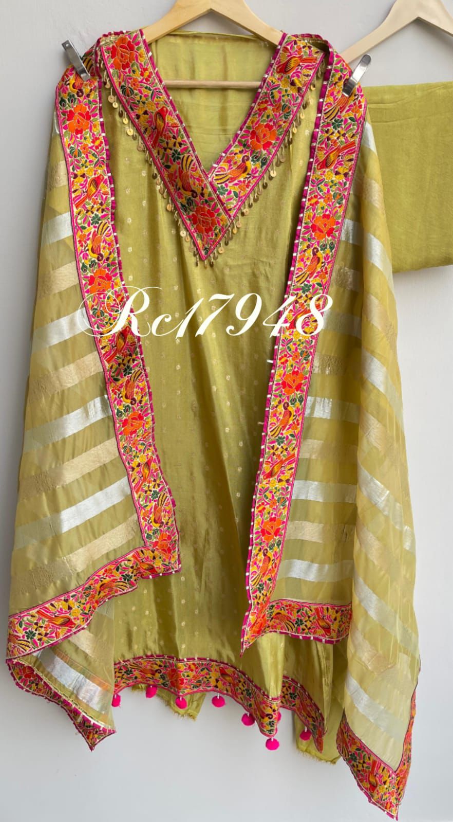 Banarasi silk unstitched ladies suit Rc17948