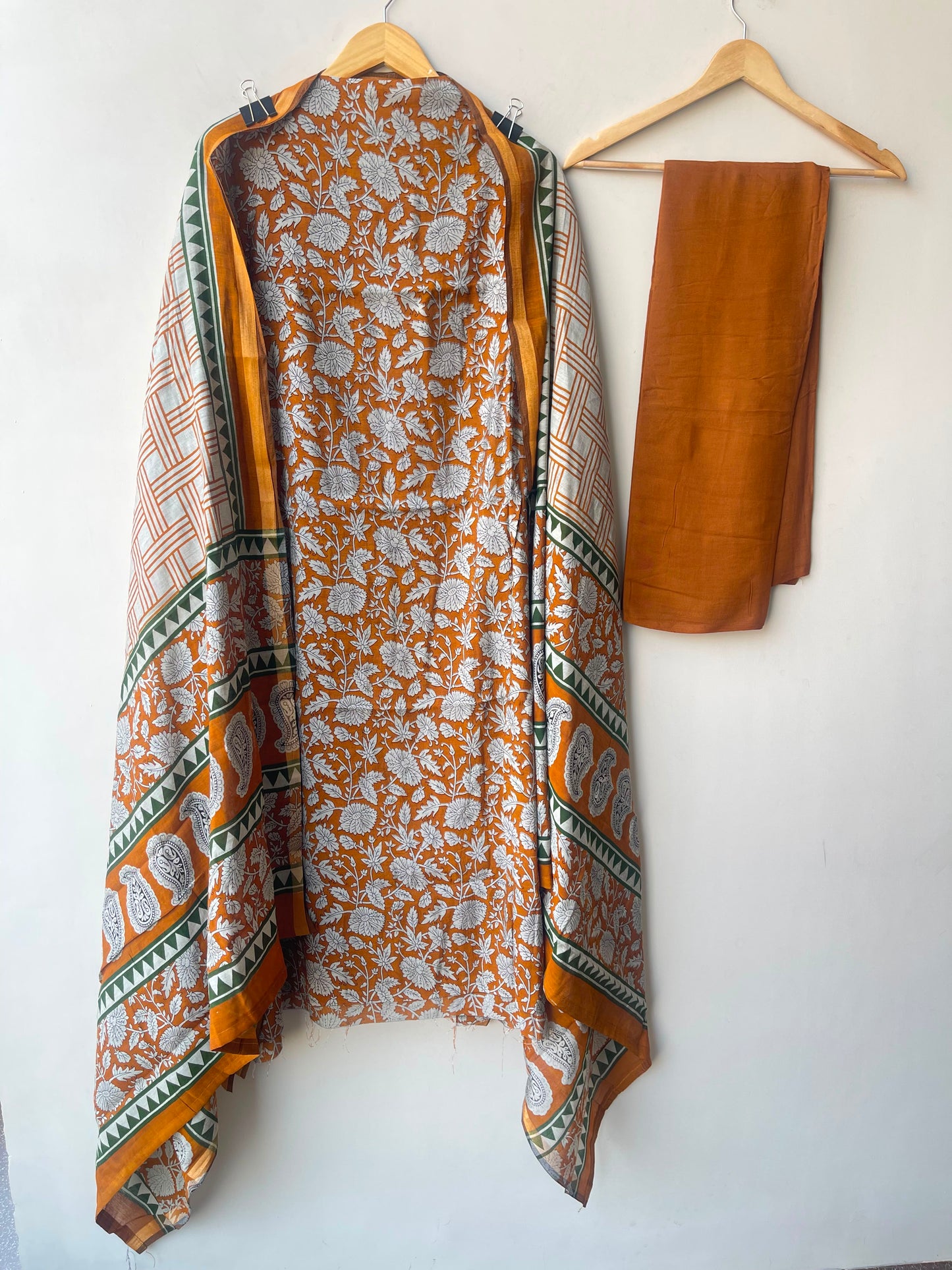Mul chanderi maheshwari printed unstitched ladies suit Rc19005 (a)