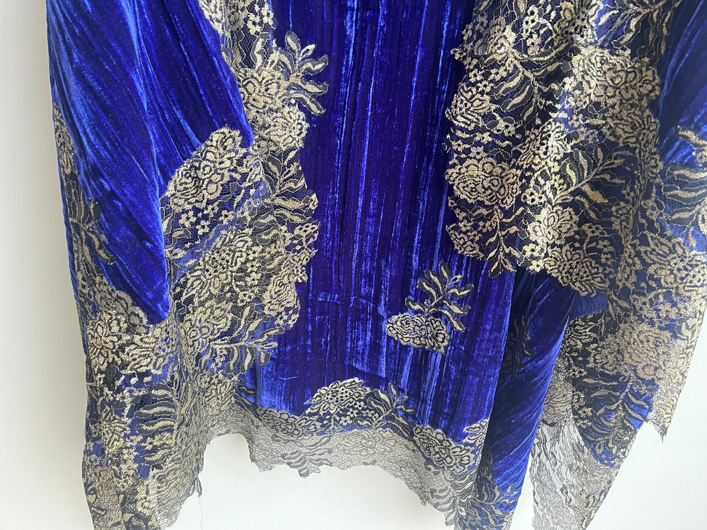 Micra crushed velvet unstitched ladies suit Rc18274