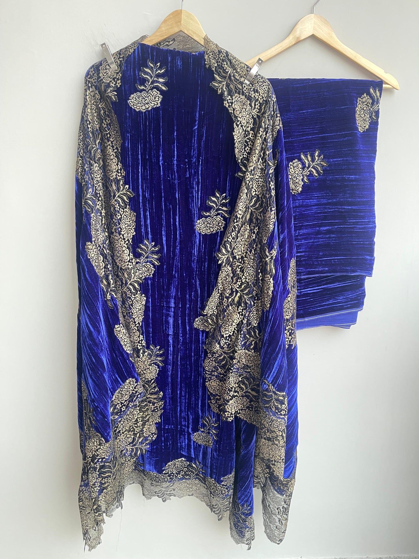 Micra crushed velvet unstitched ladies suit Rc18274