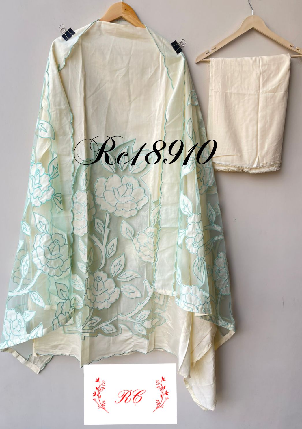 Cotton chanderi unstitched ladies suit Rc18910