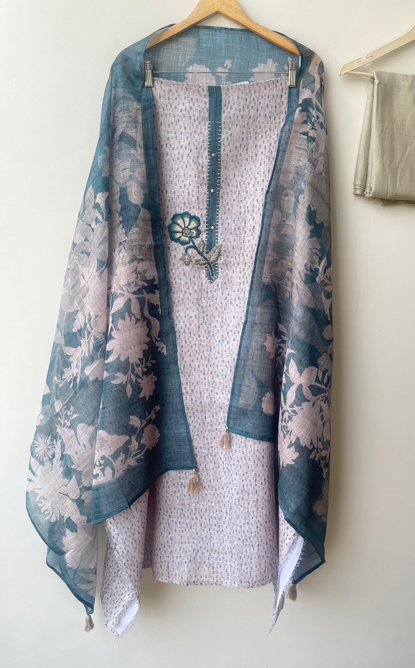 Fine Linen Printed Unstitched Ladies Suit RC-18707