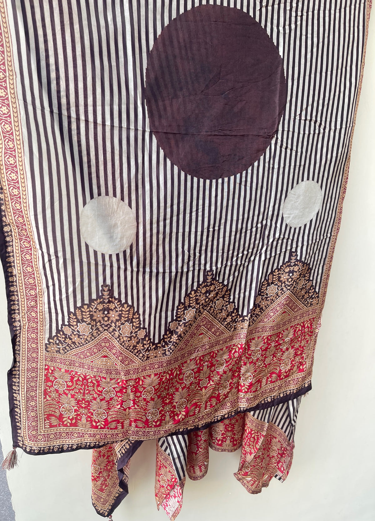 Exquisite Pure Silk Printed Unstitched Designer 3 Pcs Suit Set