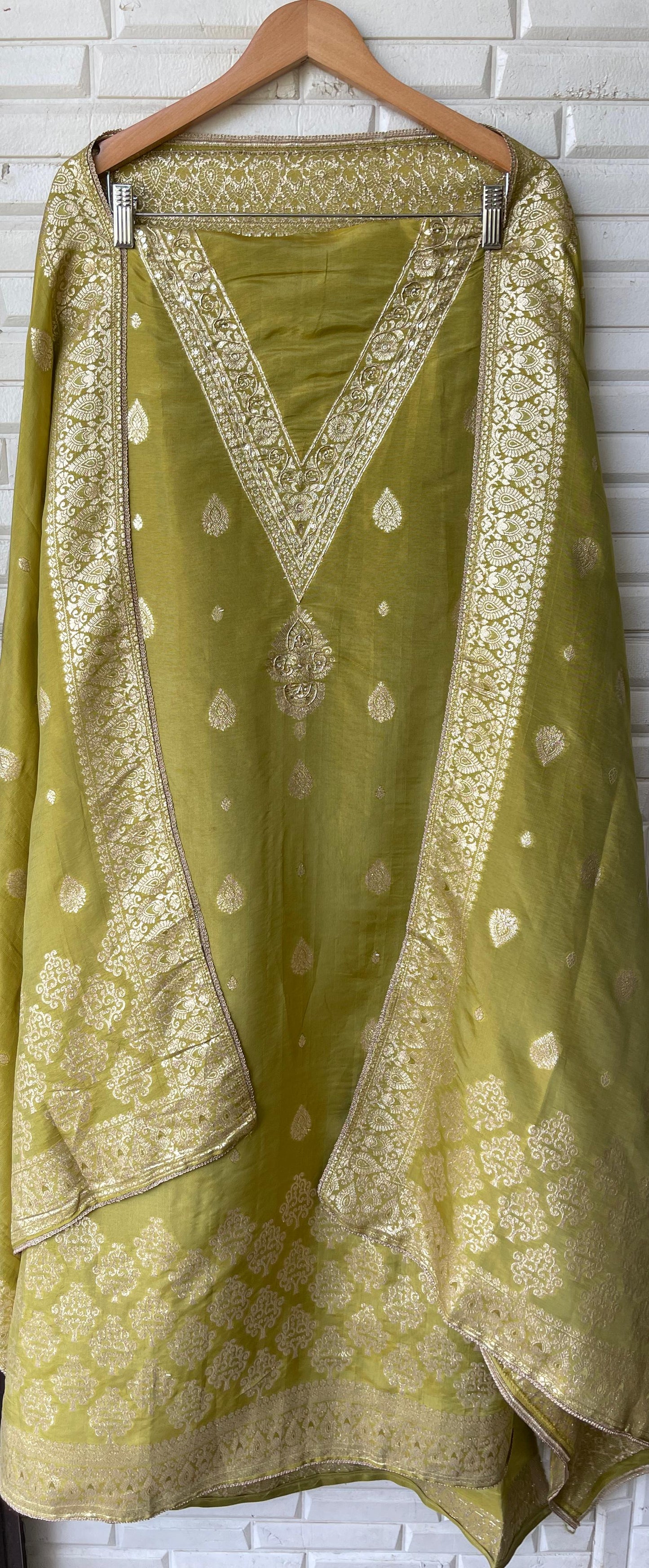 Banarasi shimmer silk unstitched ladies suit Rc17749 (a)