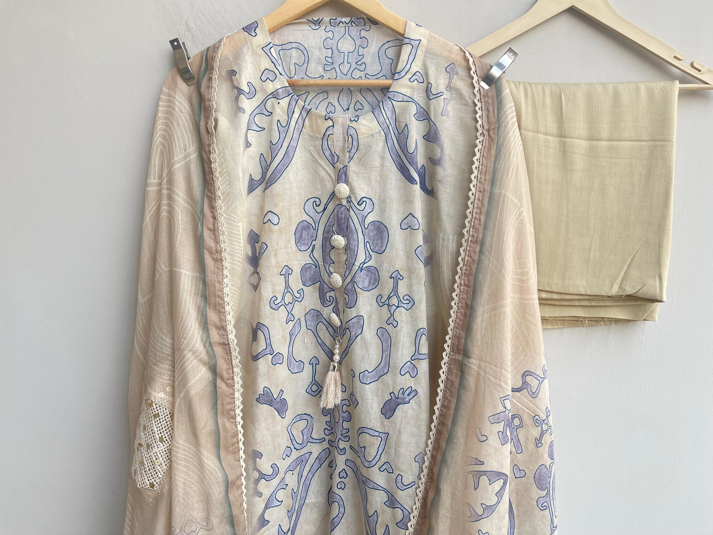 Self mul chanderi unstitched ladies suit Rc18490