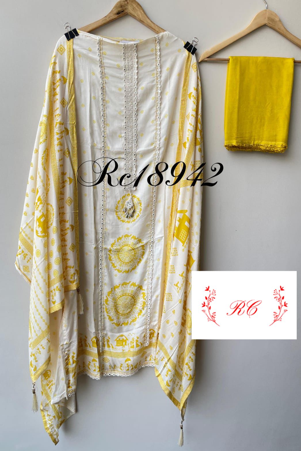 Muslin printed unstitched ladies suit Rc18942