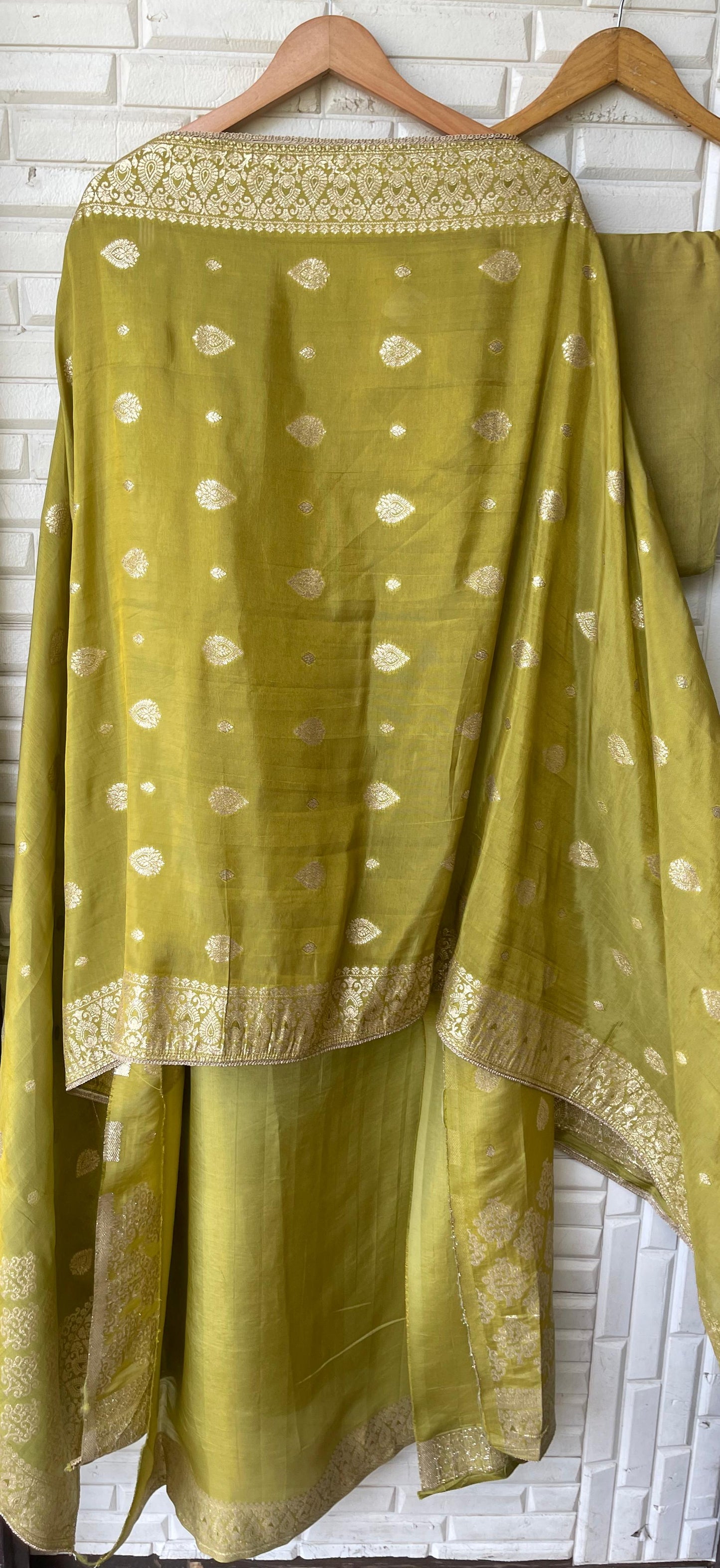 Banarasi shimmer silk unstitched ladies suit Rc17749 (a)