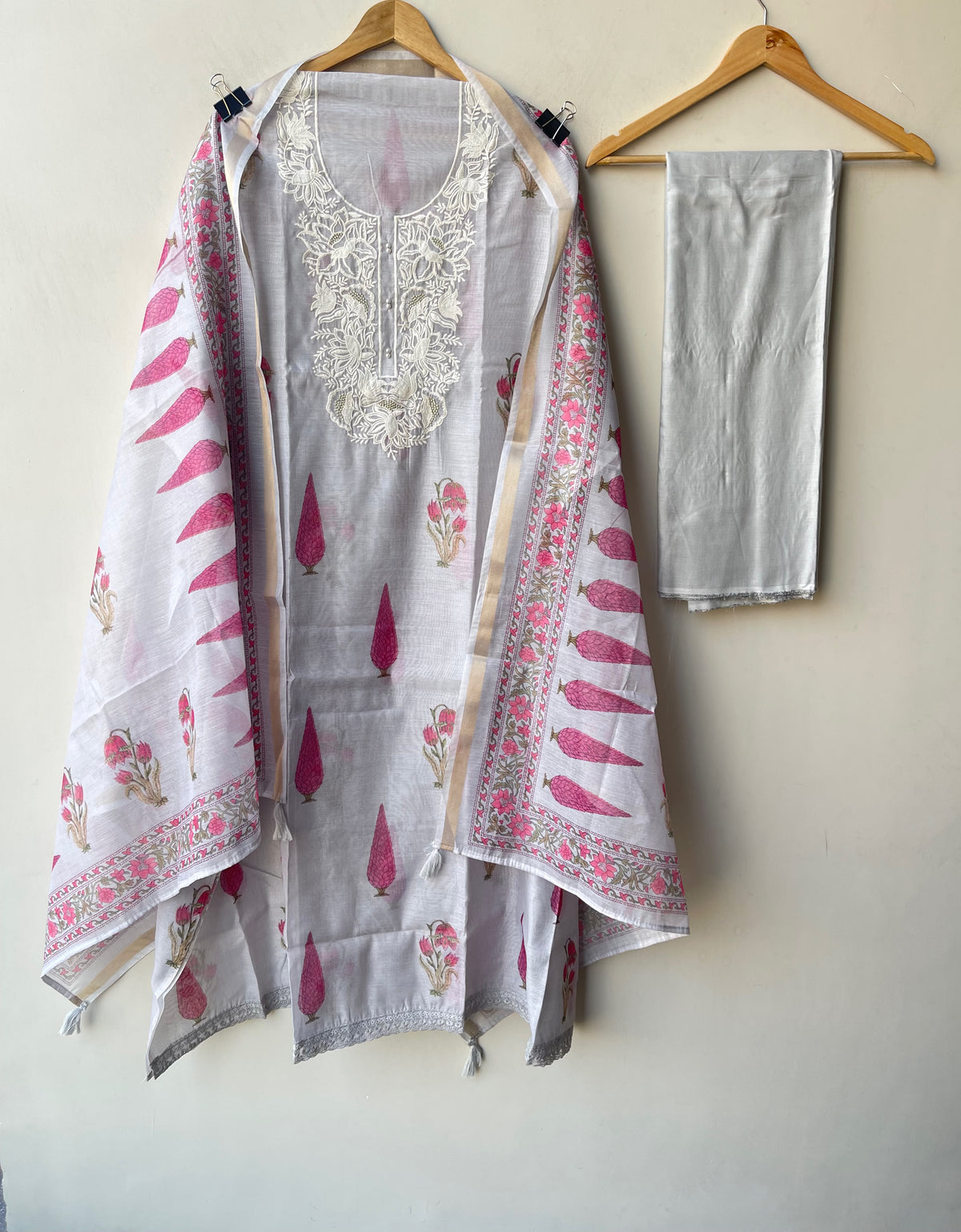 Premium Mul Chanderi Designer Unstitched 3Pcs Suit Set