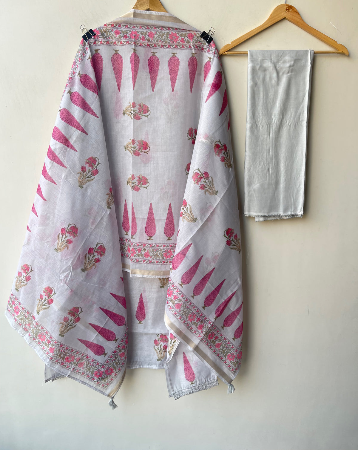 Premium Mul Chanderi Designer Unstitched 3Pcs Suit Set
