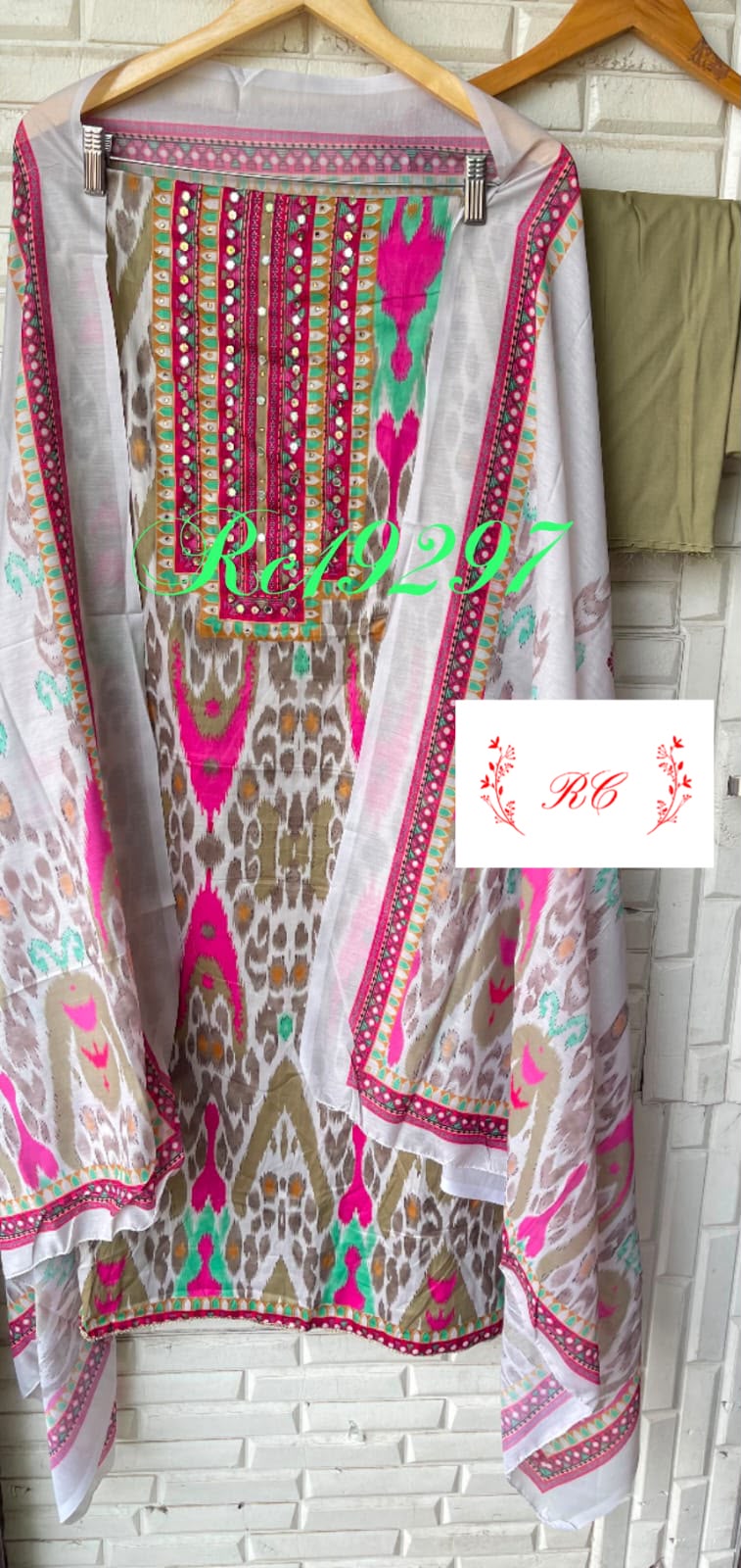 Mul chanderi cotton printed unstitched ladies suit Rc19297