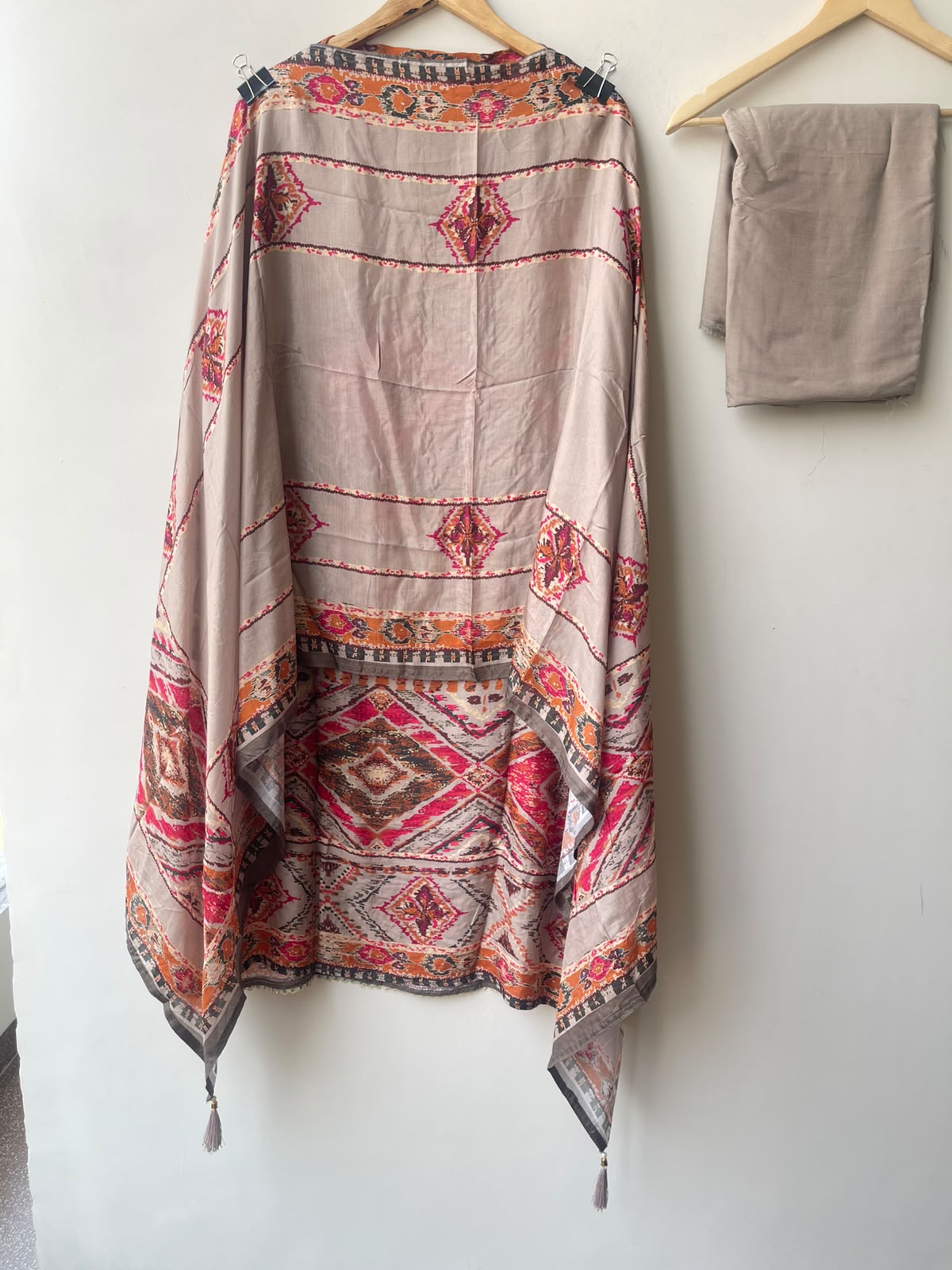 Wrinkled self muslin printed unstitched ladies suit Rc19023