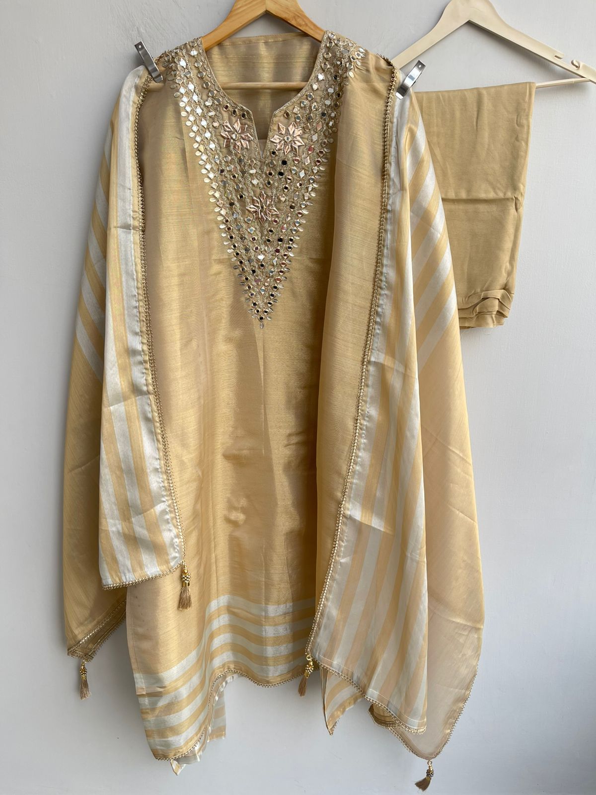 Chanderi silk unstitched ladies suit Rc18440