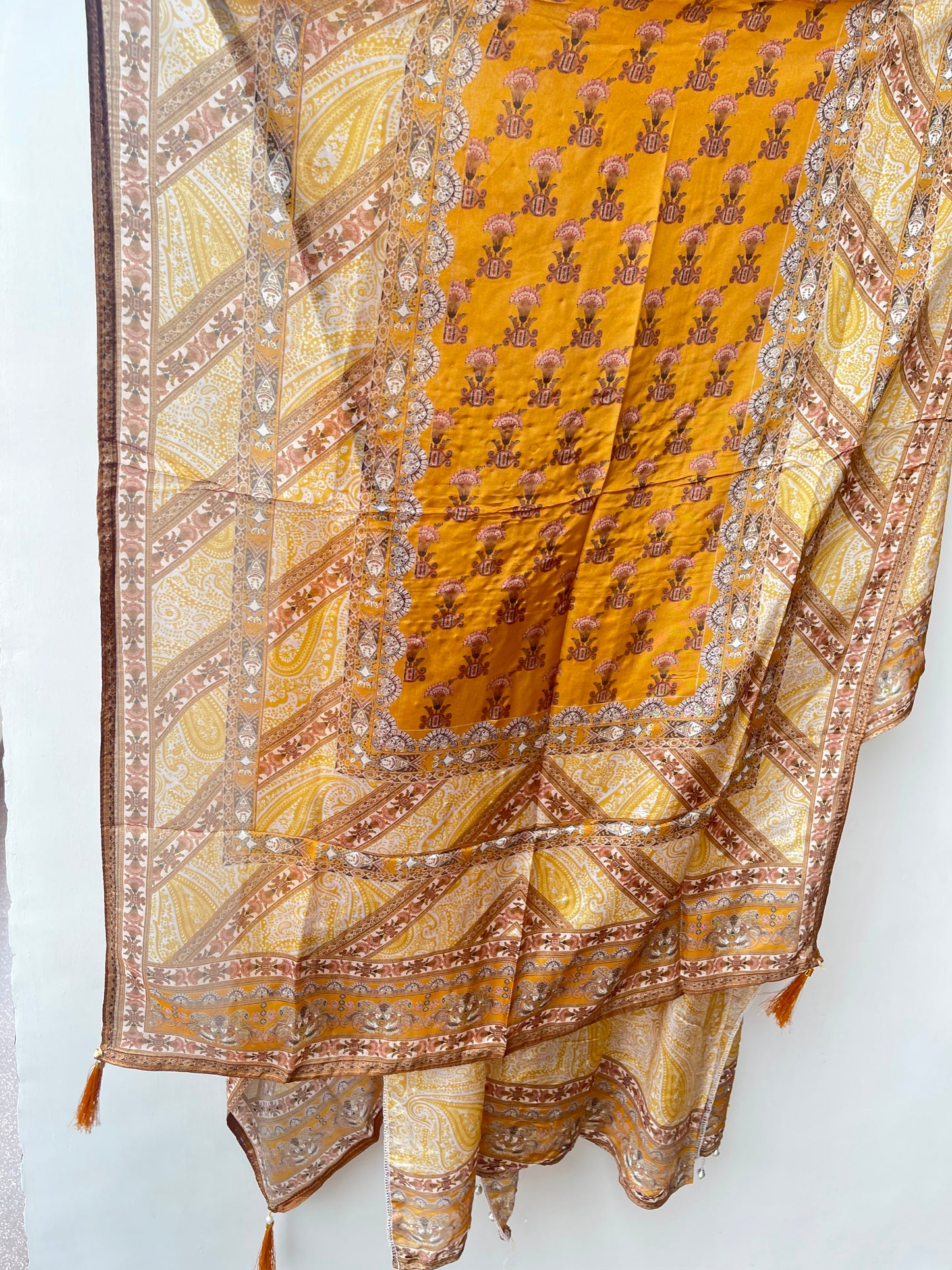 Soft n flowy organza ladies unstitched suit Rc19202