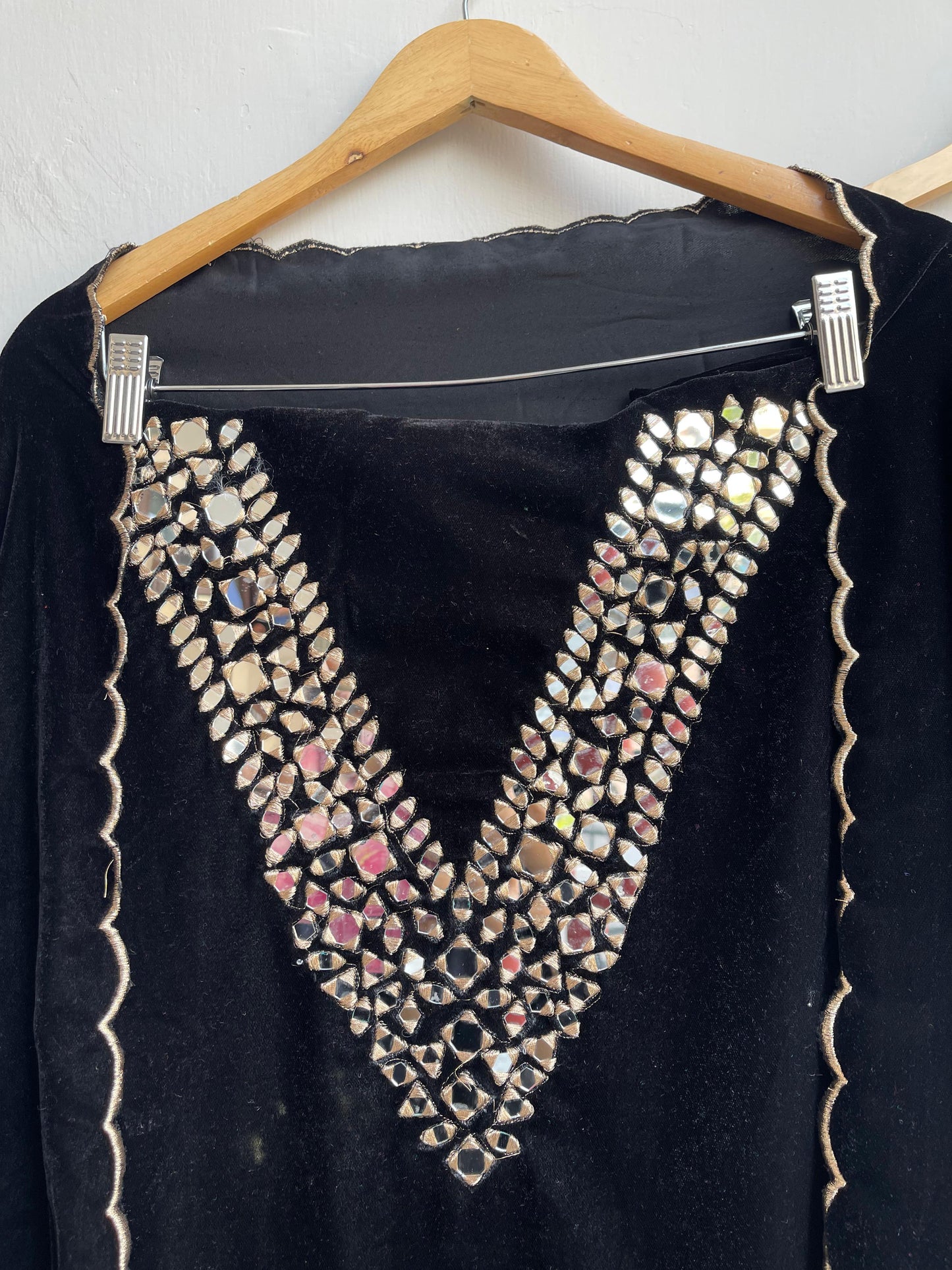 Micra velvet mirror embroidered unstitched ladies suit Rc17850 (a)