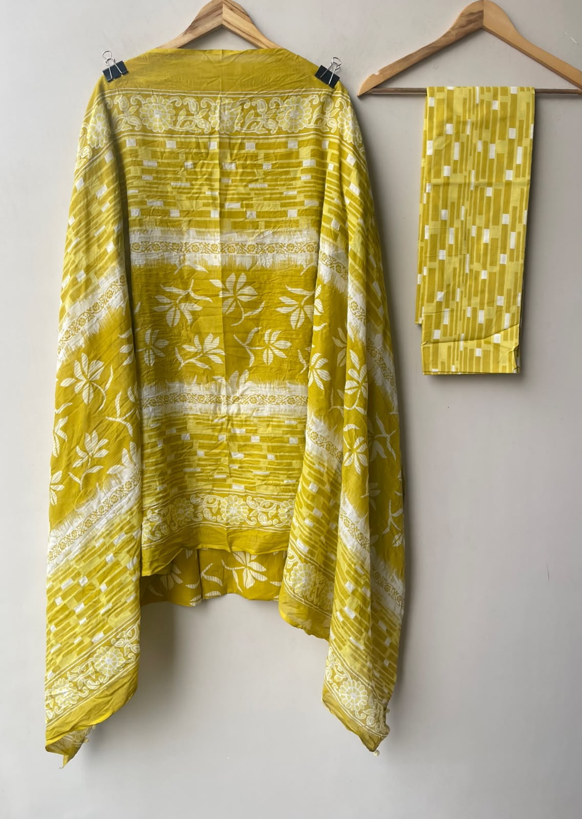Printed Cotton Unstitched 3 pcs Suit Set