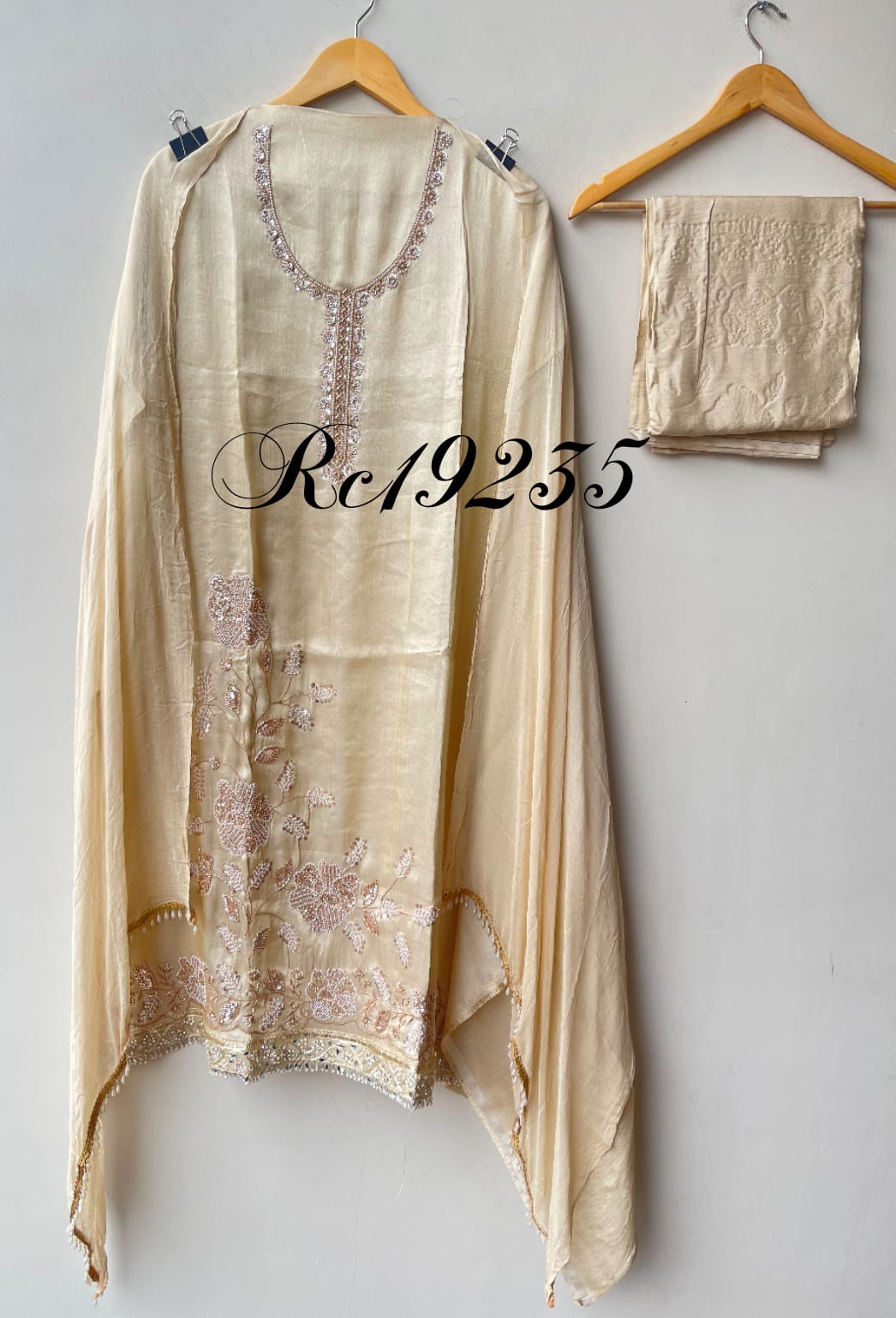 Giraffe silk unstitched ladies suit Rc19235