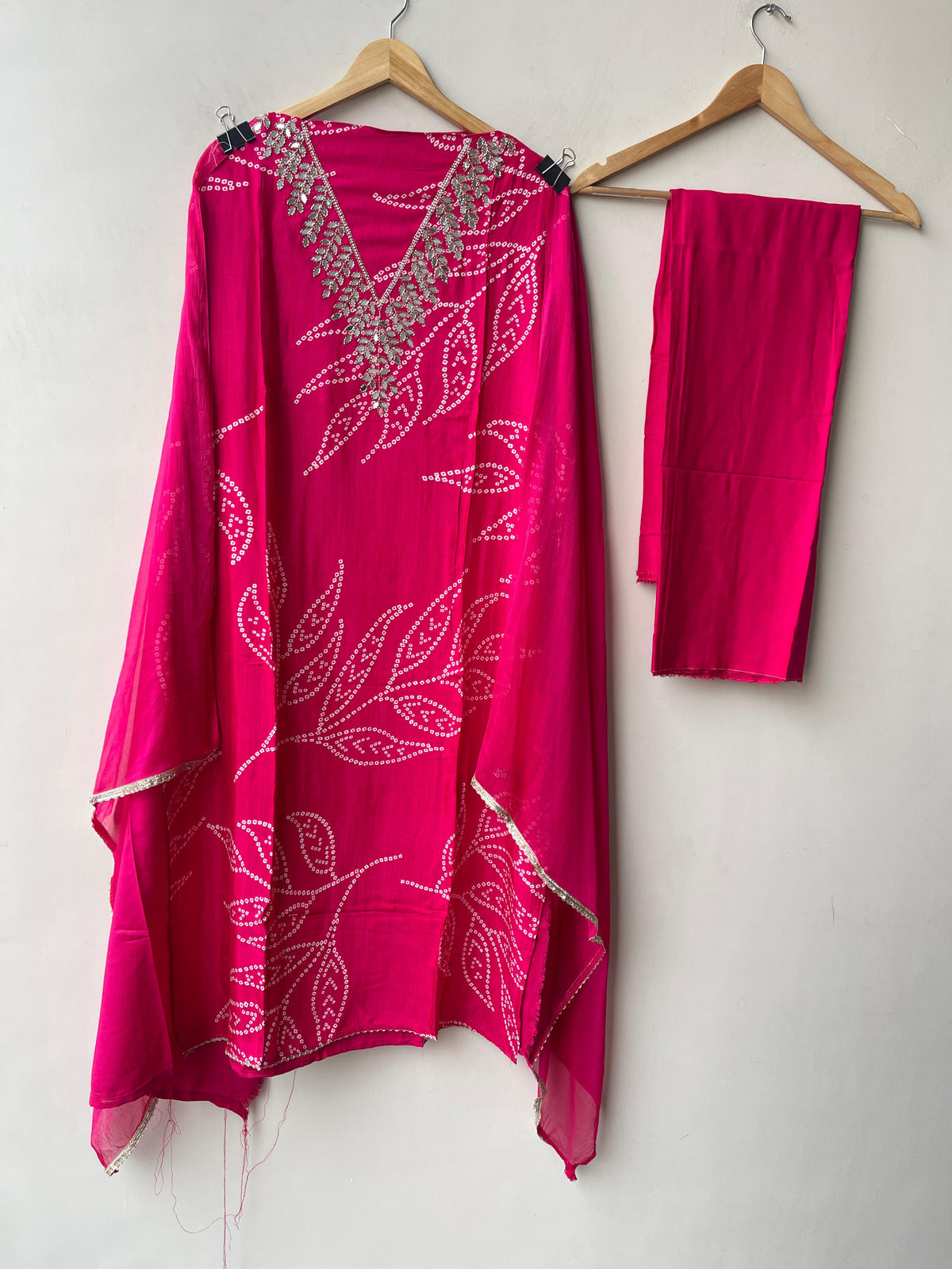 Muslin baandni printed unstitched ladies suit