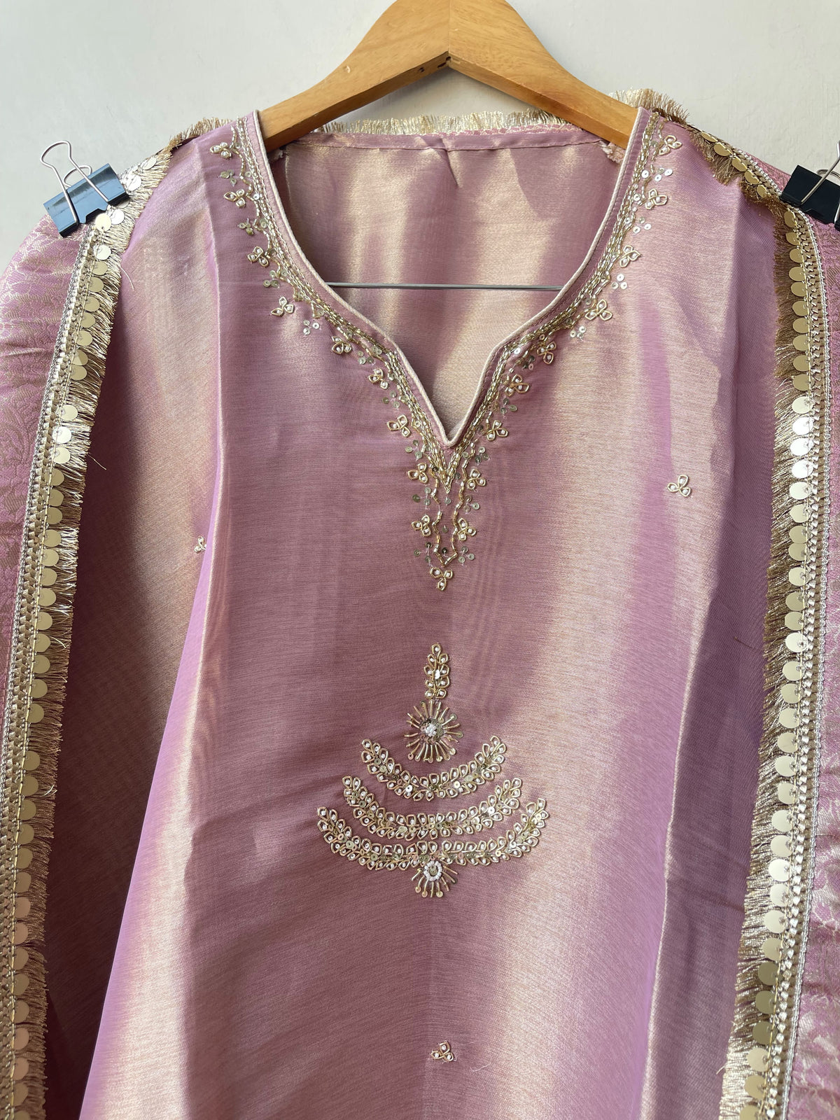 Premium Shimmer Giraffe Silk Unstitched 3 Pcs Designer Suit Set