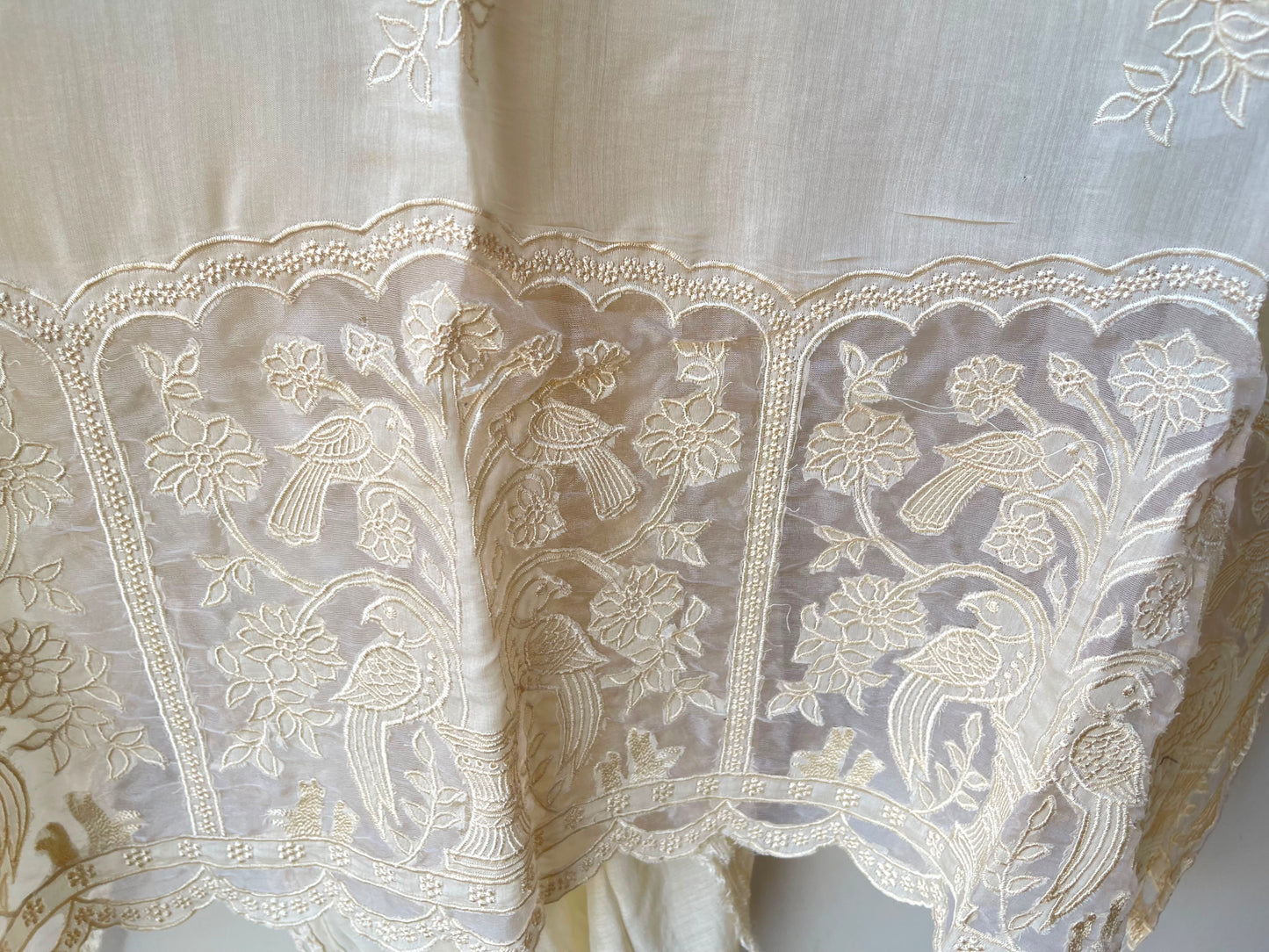 Mul chanderi applique work unstitched ladies suit Rc19279
