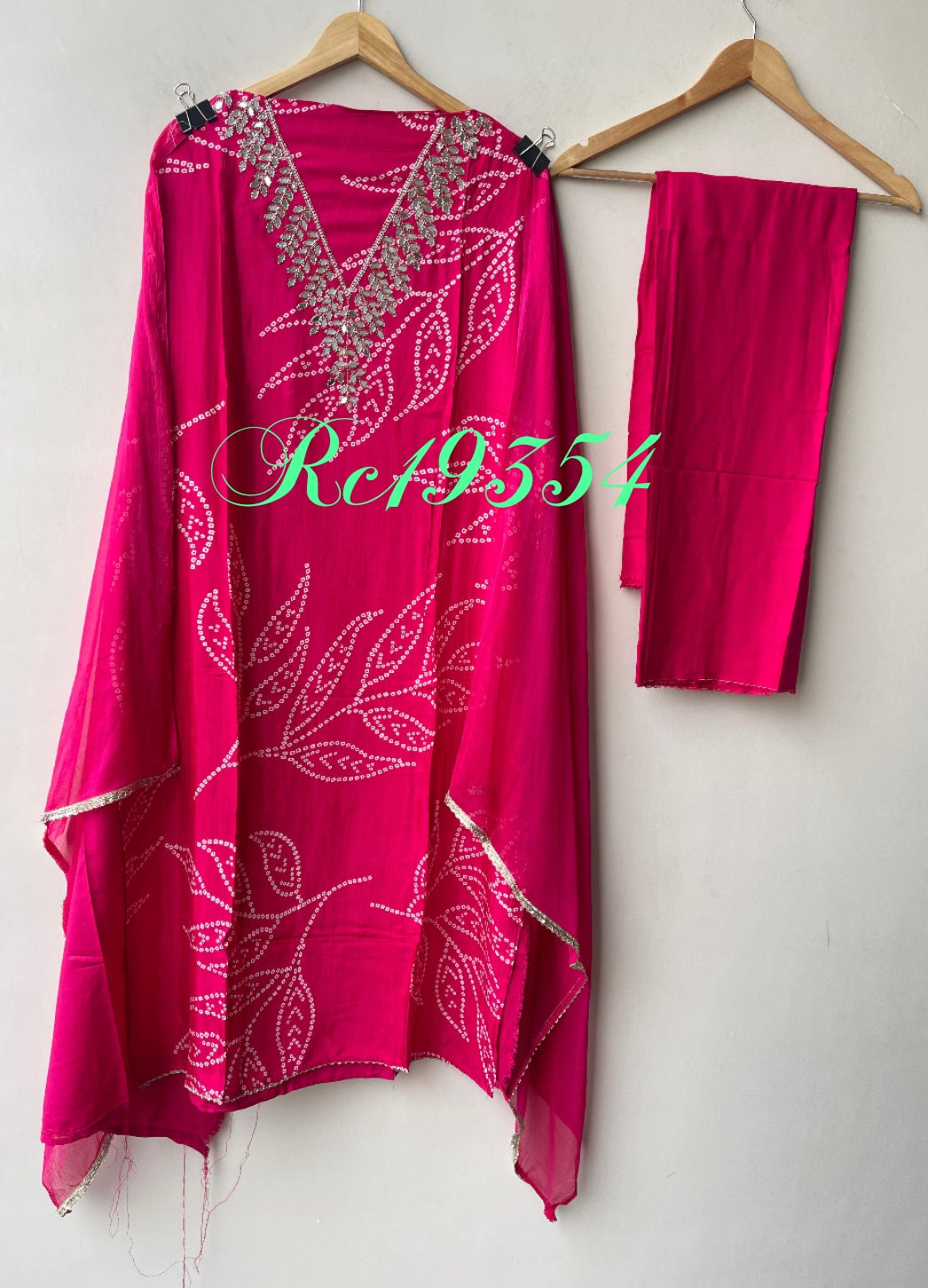 Muslin baandni printed unstitched ladies suit