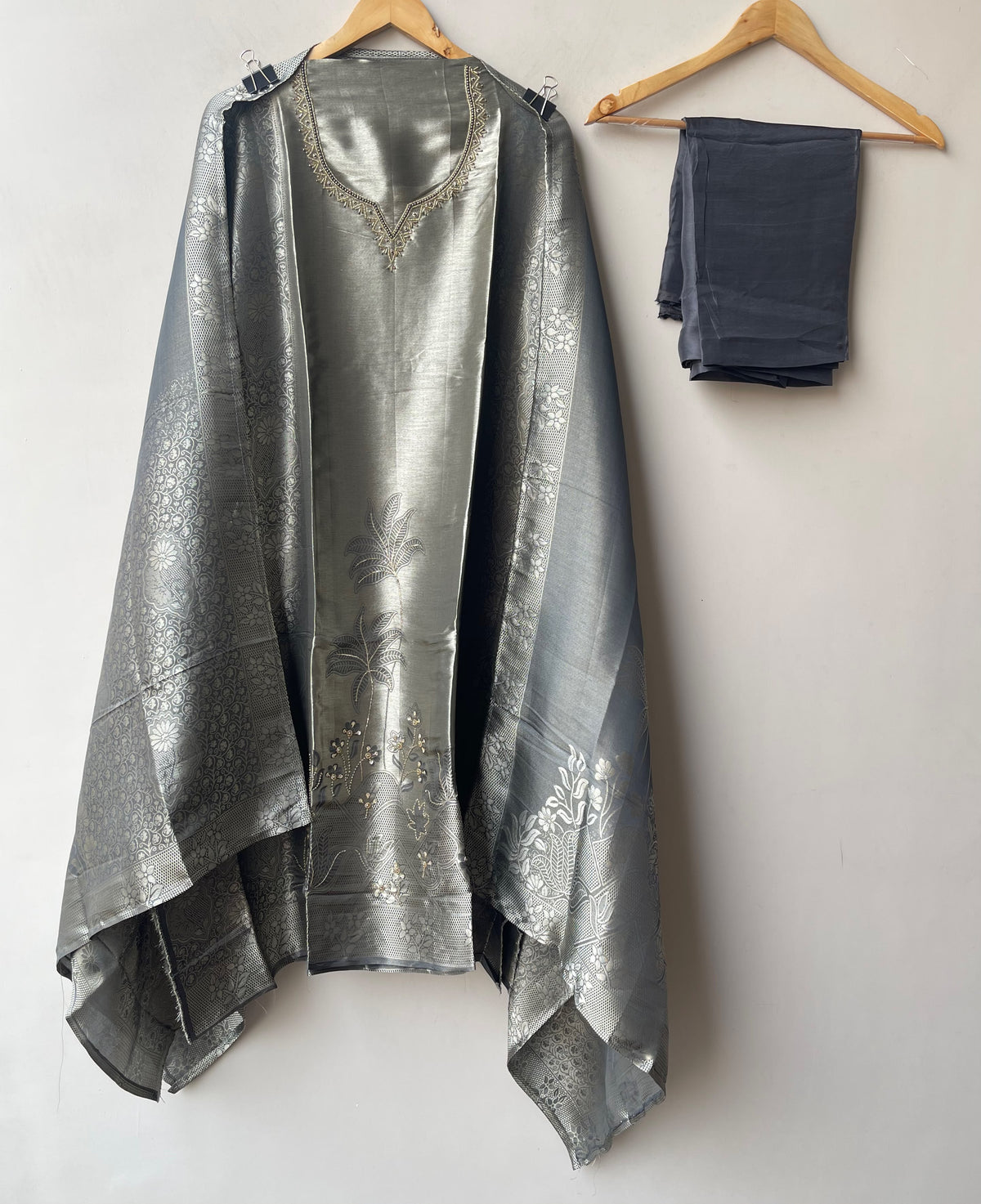 Premium Shimmer Giraffe Silk Weaving Unstitched 3 pcs Suit Set