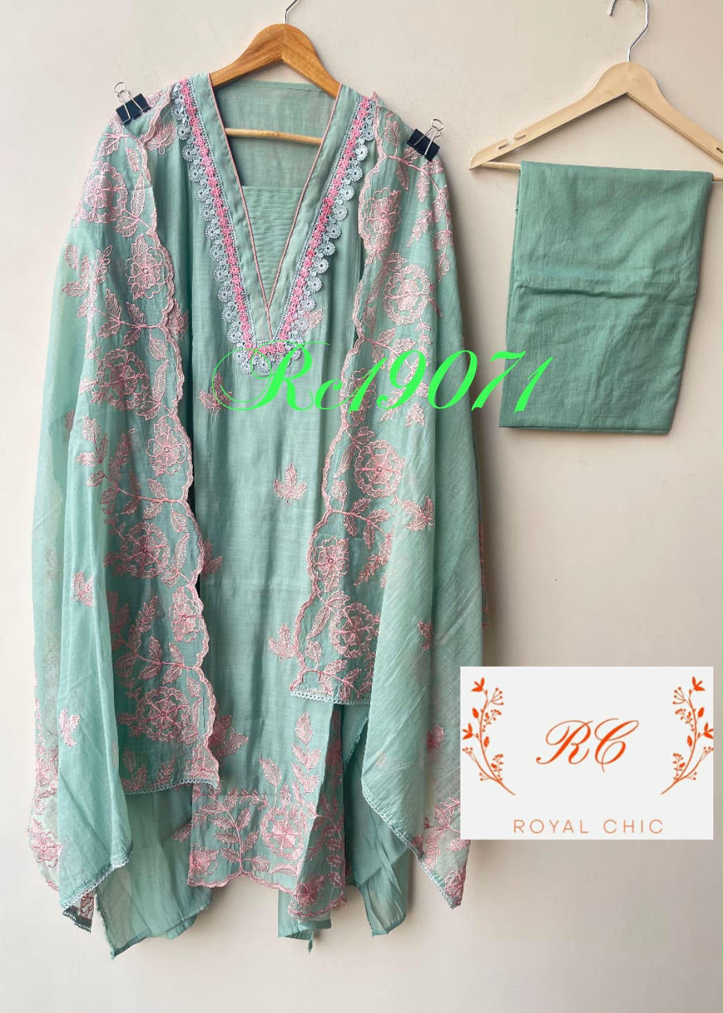 Mul chanderi unstitched ladies suit Rc19071