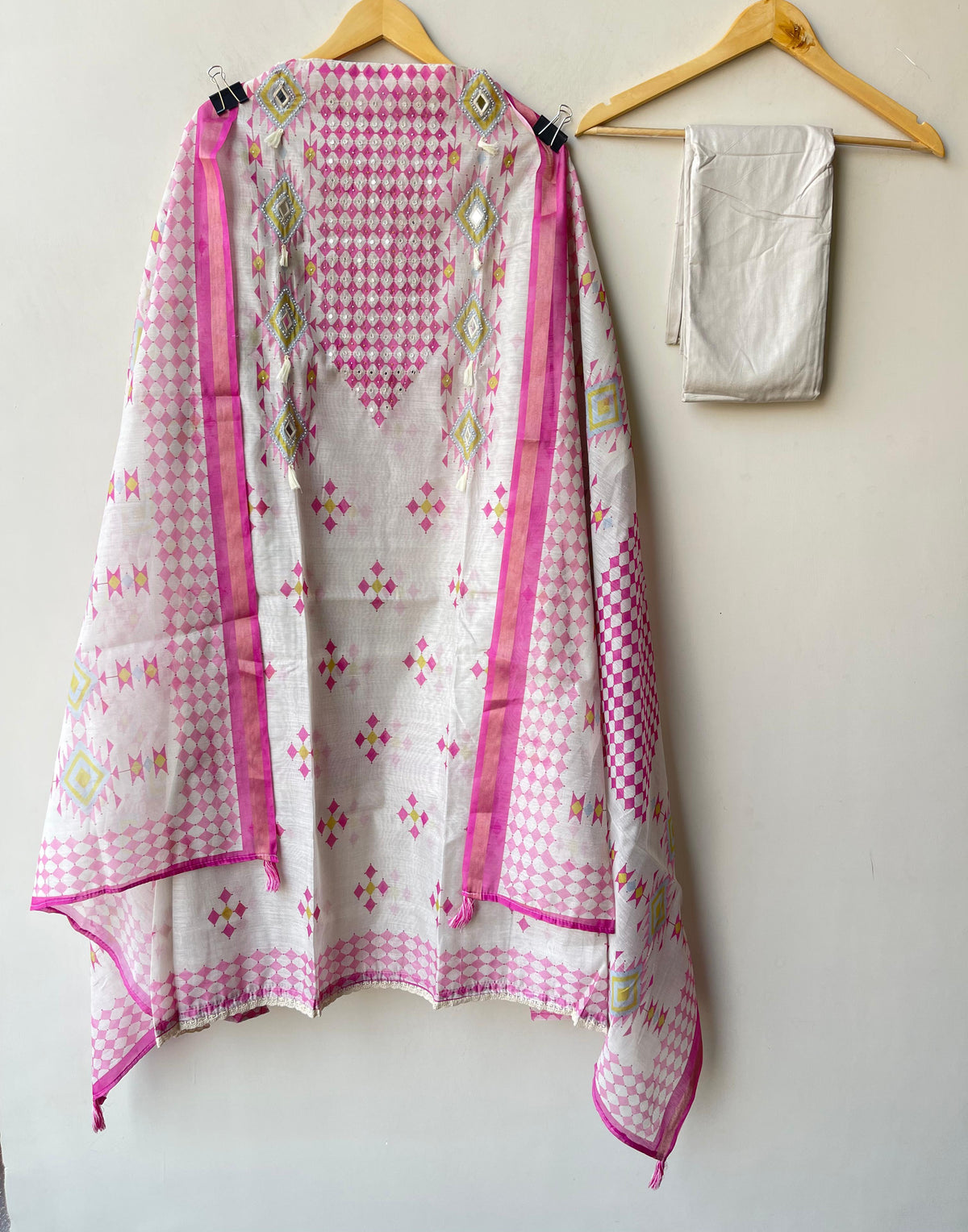 Mul chanderi printed ladies unstitched suit