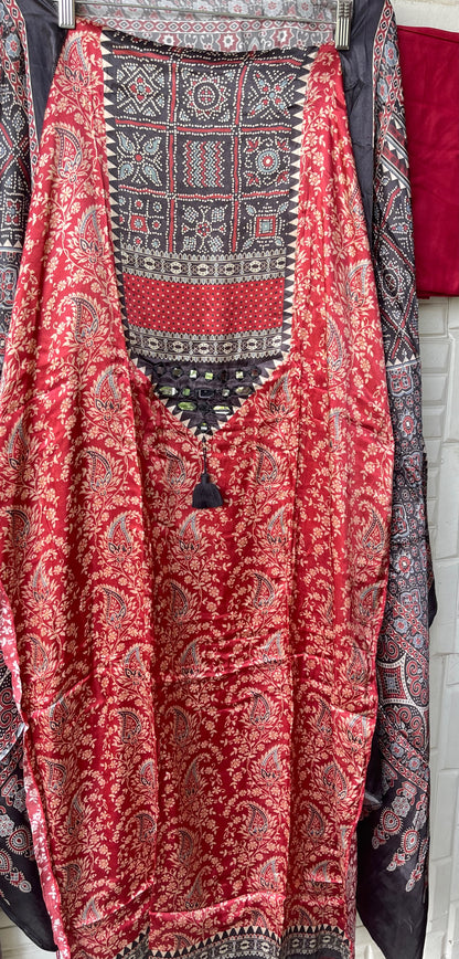 Gajji silk printed unstitched ladies suit Rc19298