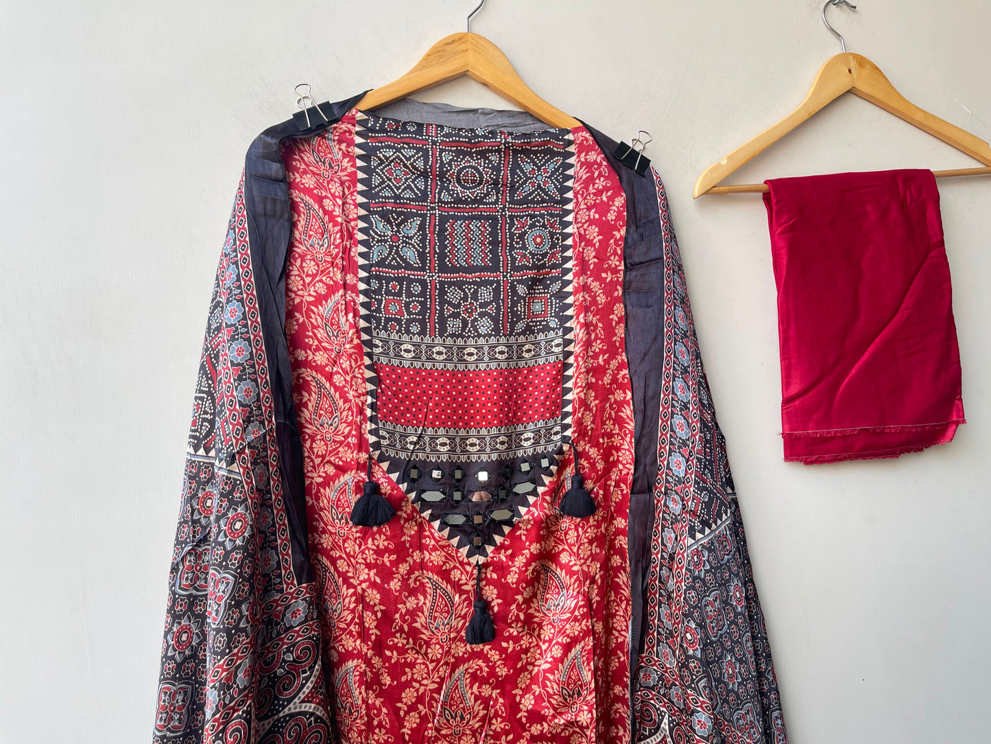 Gajji silk printed unstitched ladies suit Rc19309
