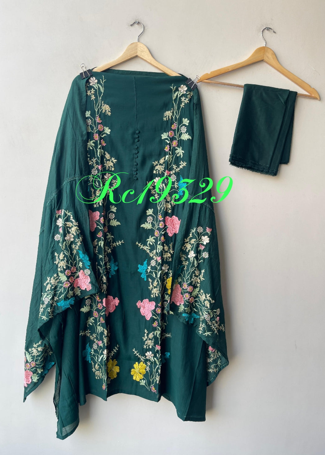 Mul chanderi cotton printed unstitched ladies suit Rc19329 (a)